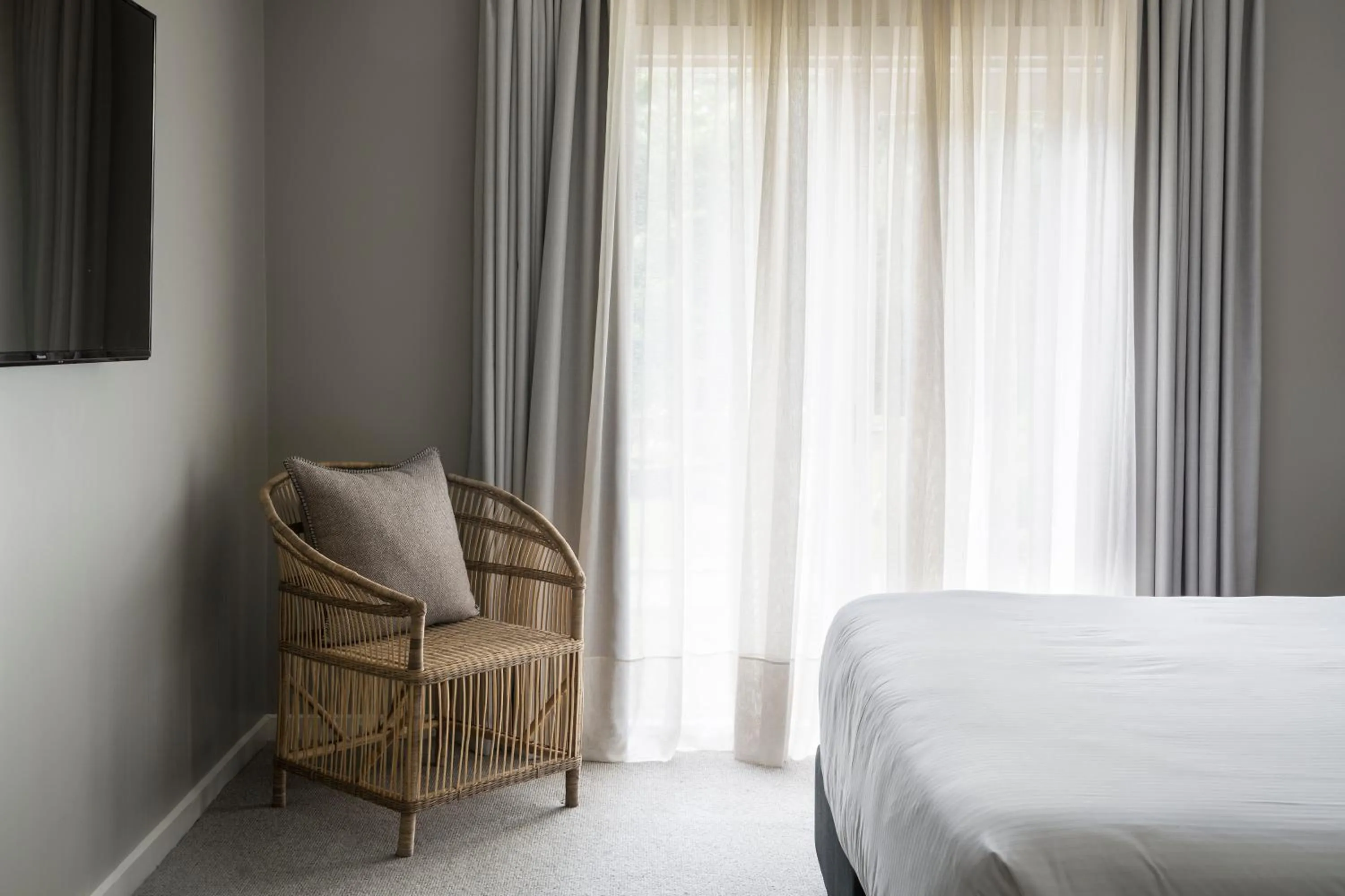 Seating area, Bed in Lancemore Lindenderry Red Hill