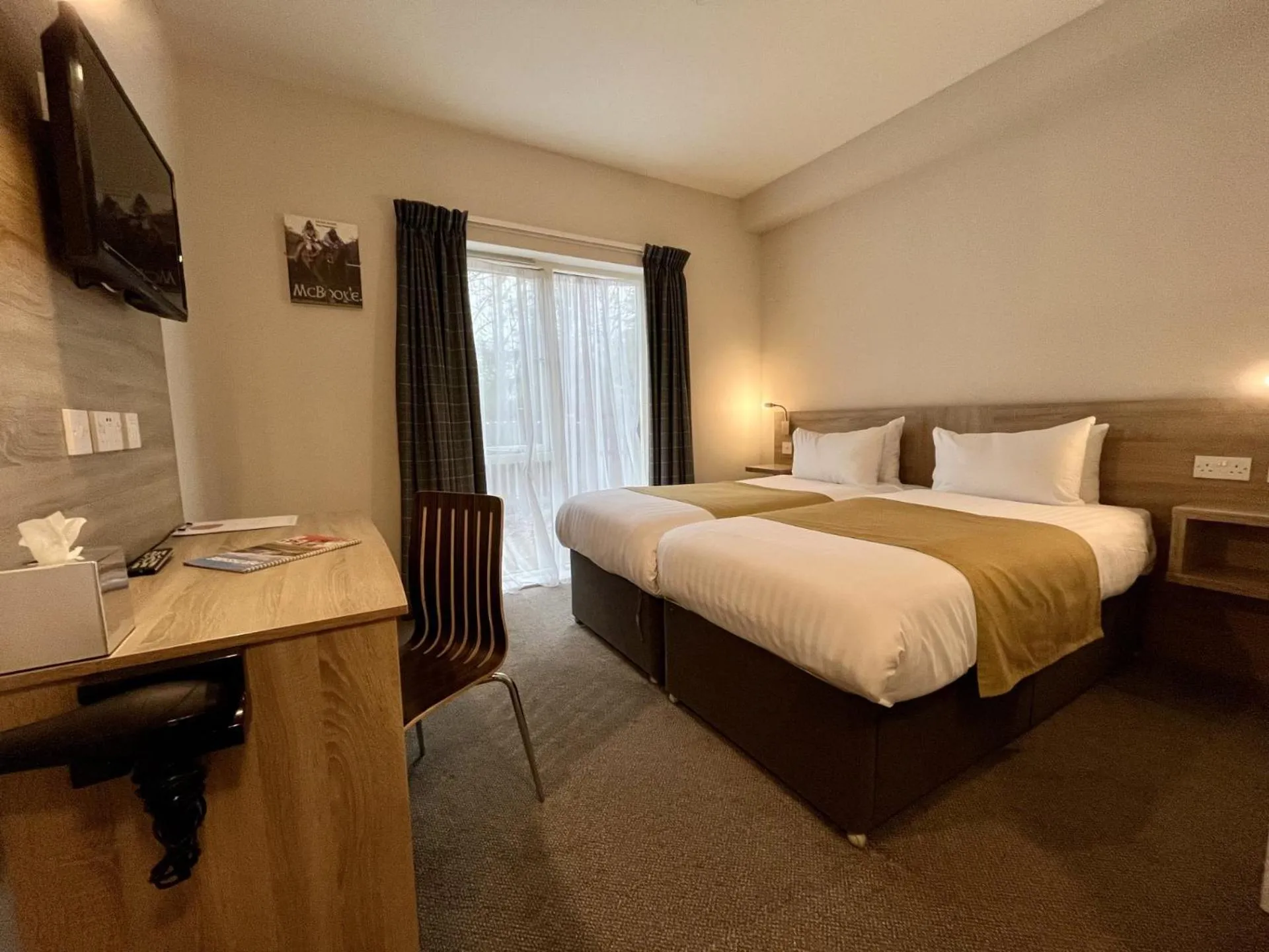 Bedroom, Bed in The Lodge At Perth Racecourse