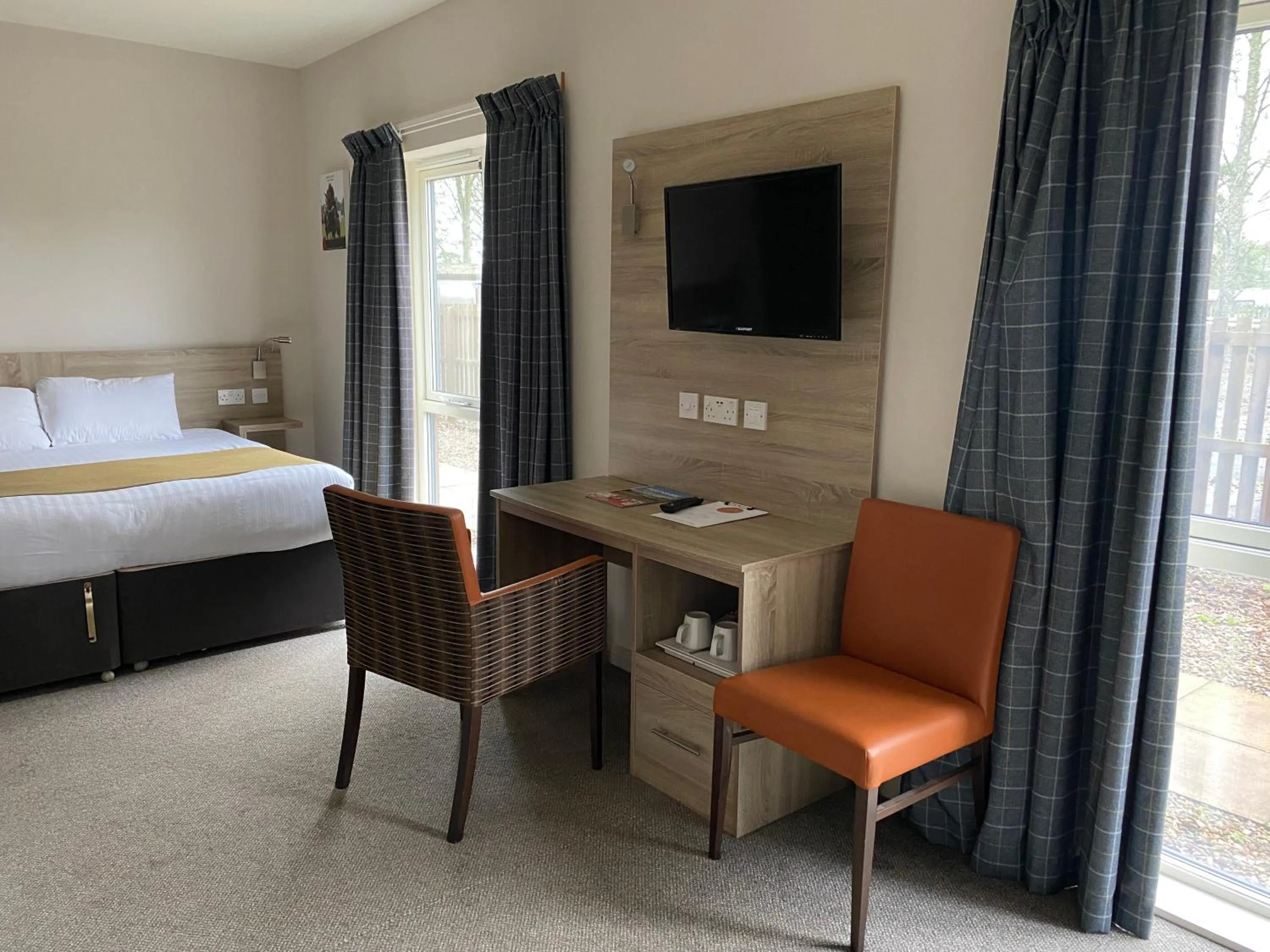 TV and multimedia, Bed in The Lodge At Perth Racecourse