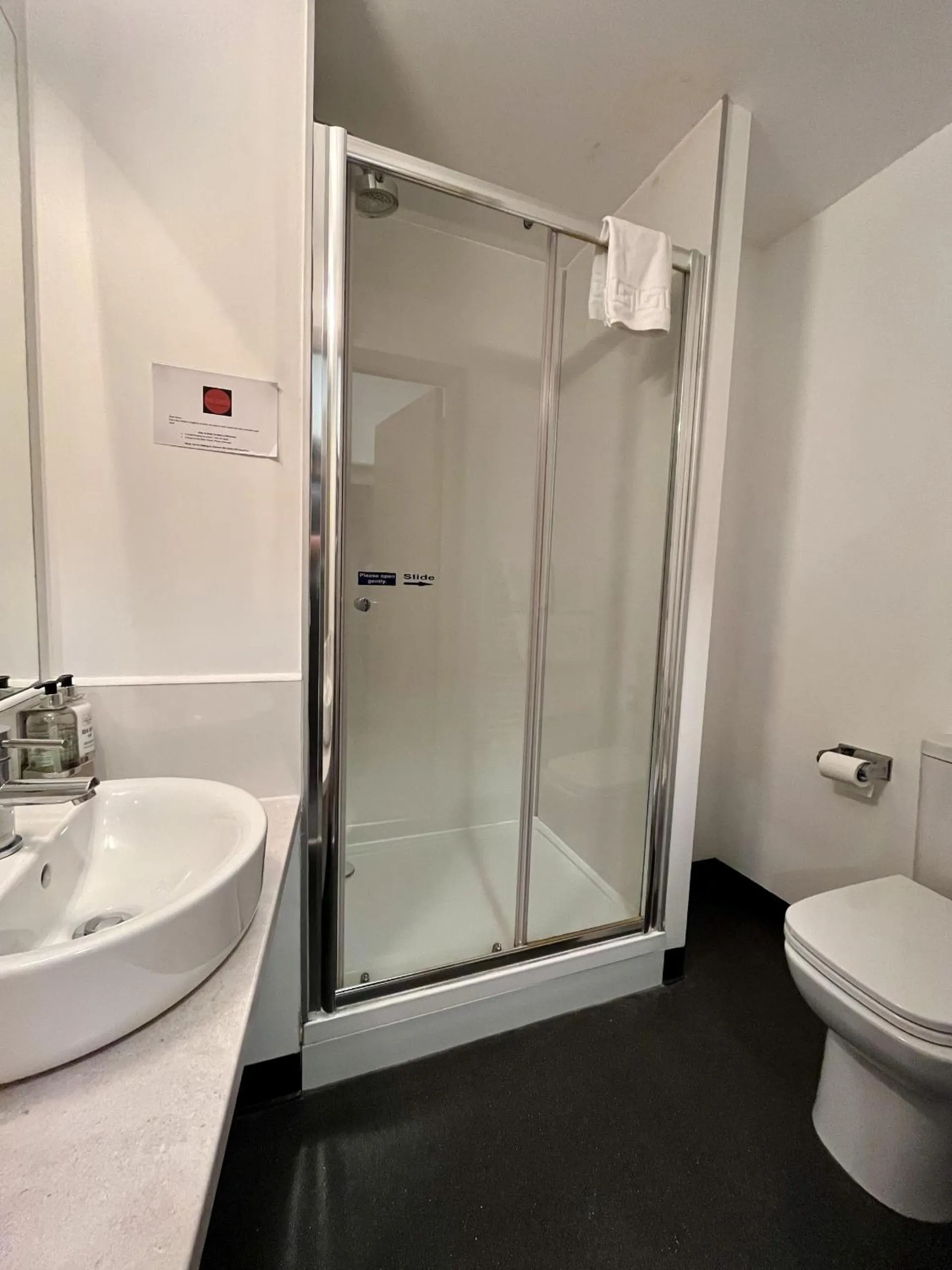 Shower in The Lodge At Perth Racecourse