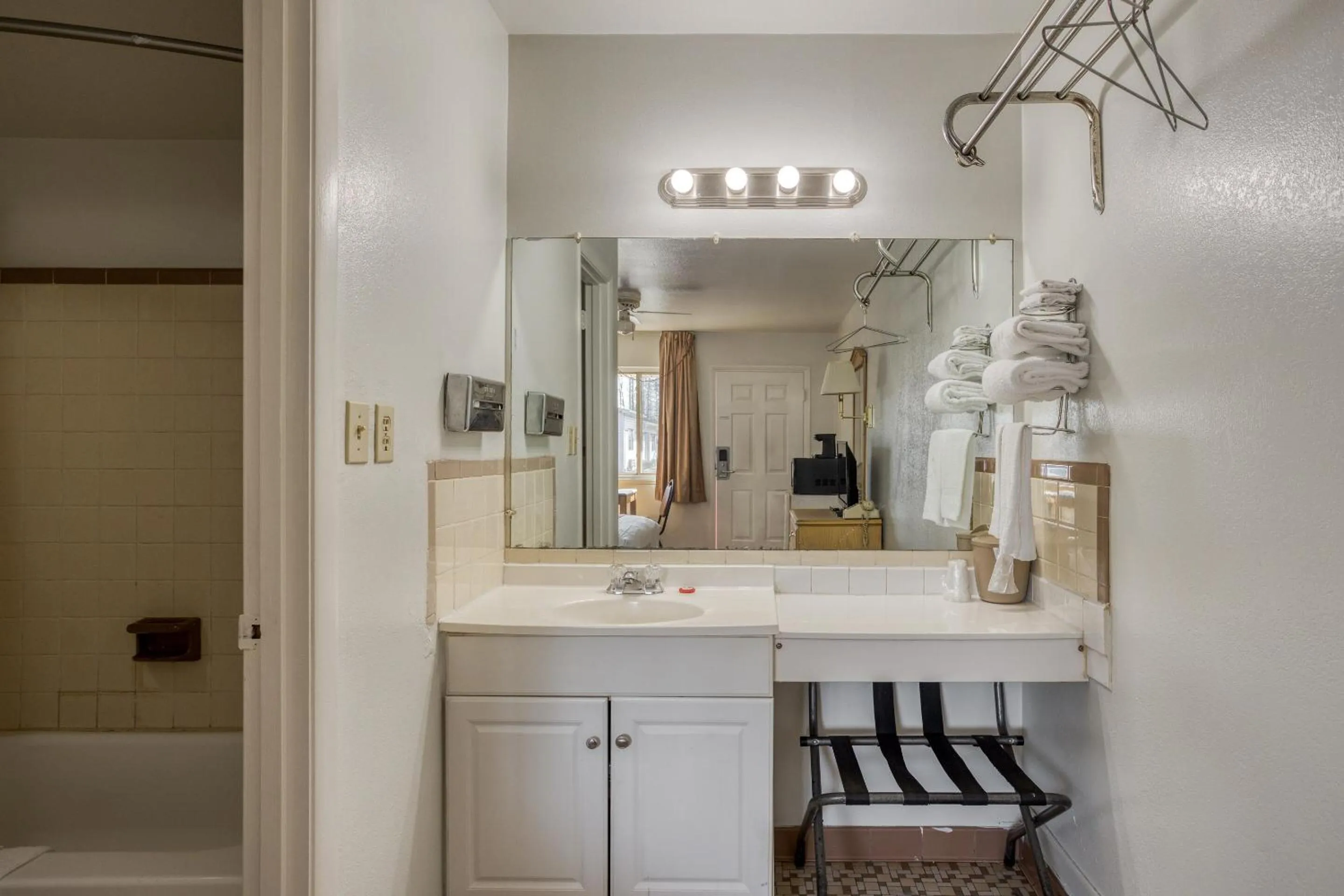 Bathroom in OYO Hotel Heber Springs Lakeside