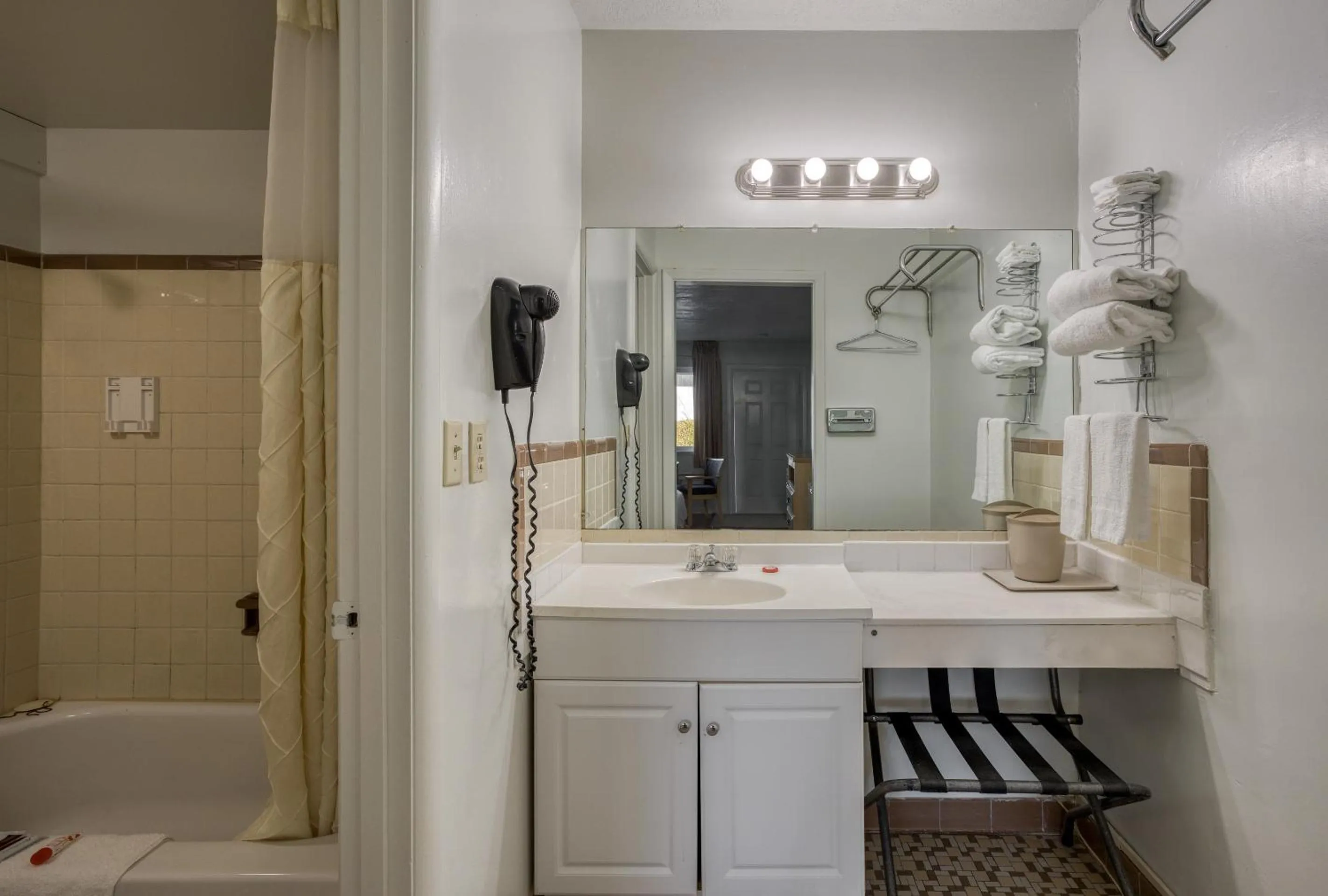 Bathroom in OYO Hotel Heber Springs Lakeside