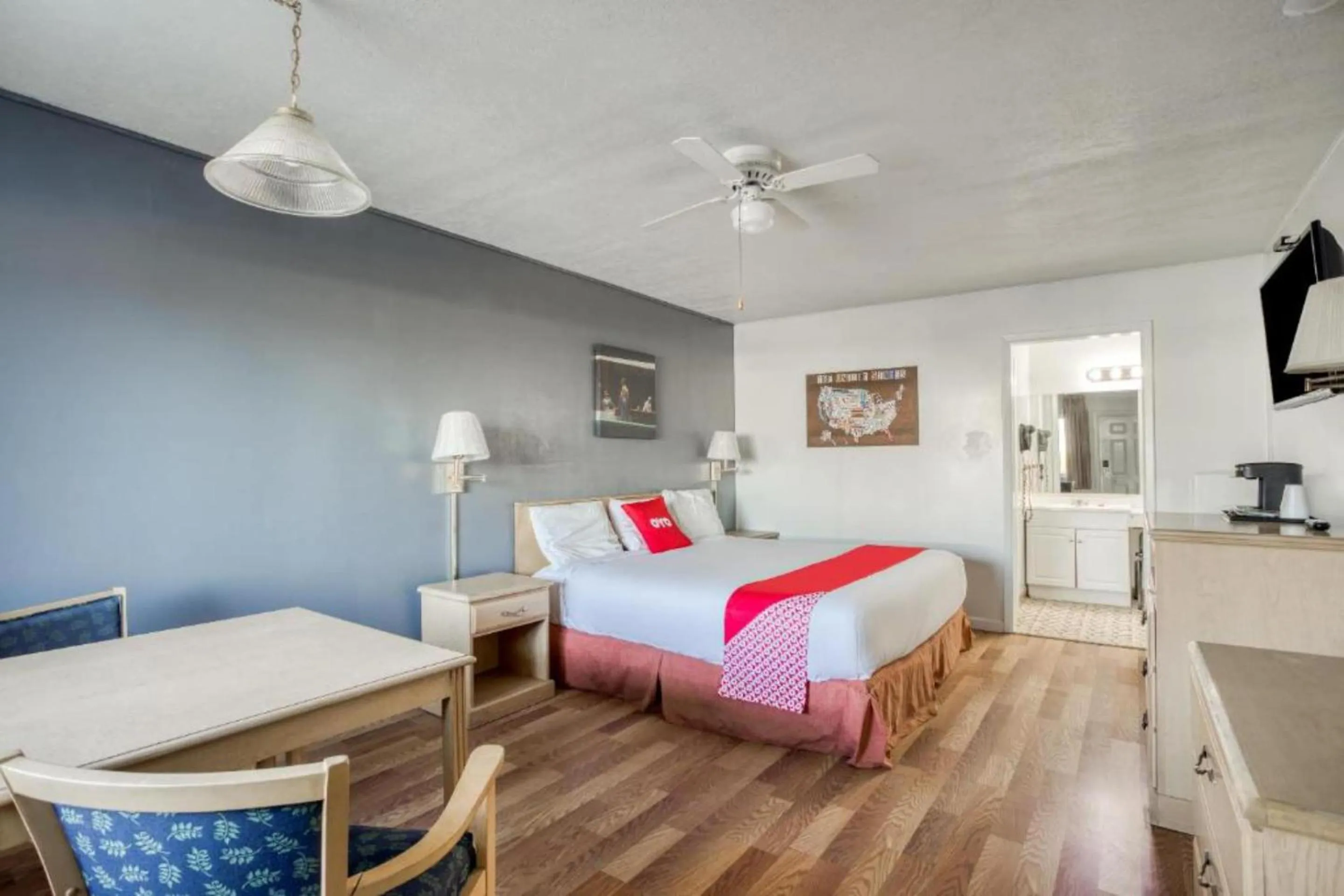 Bedroom, Bed in OYO Hotel Heber Springs Lakeside