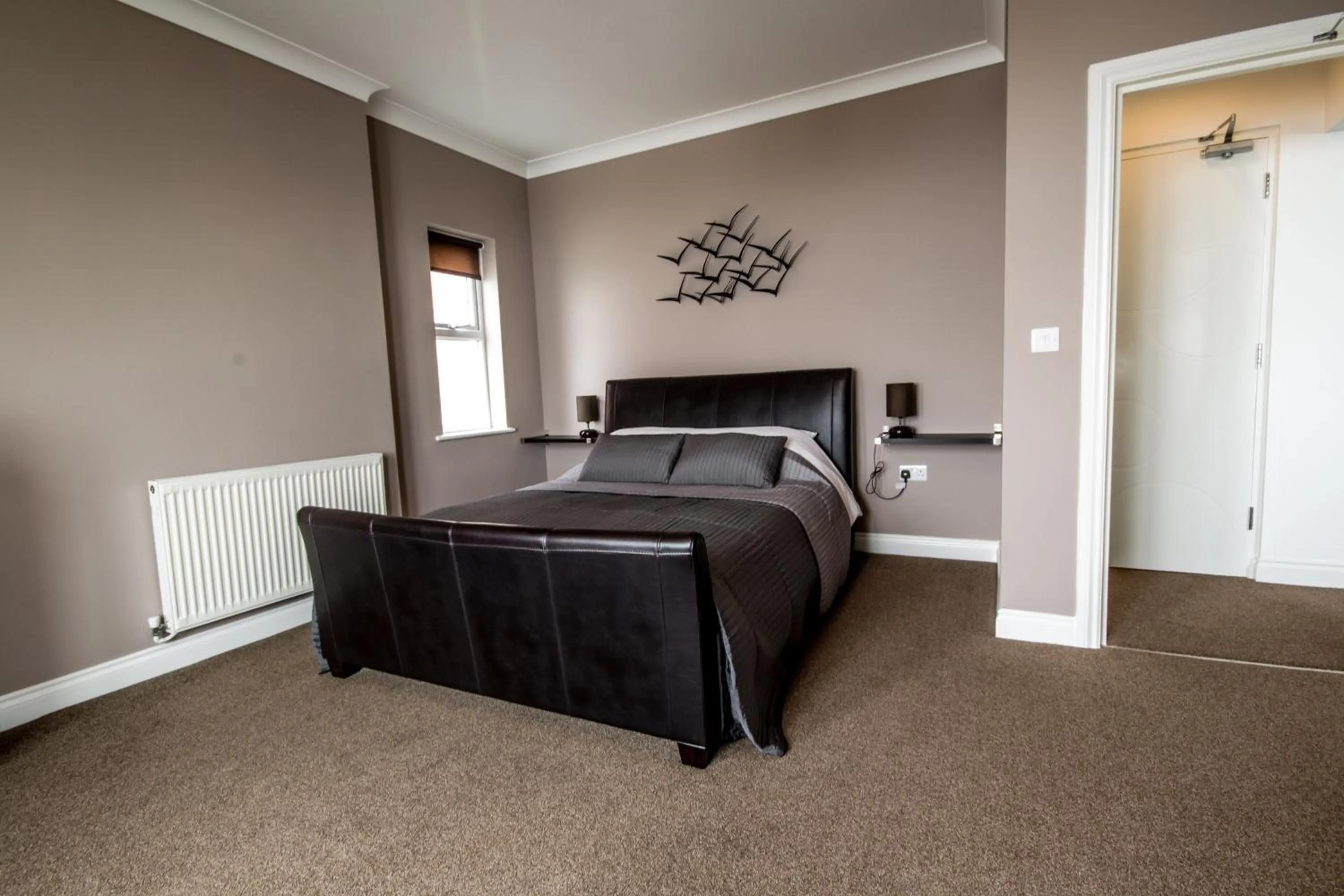 Photo of the whole room, Bed in shoreside inn