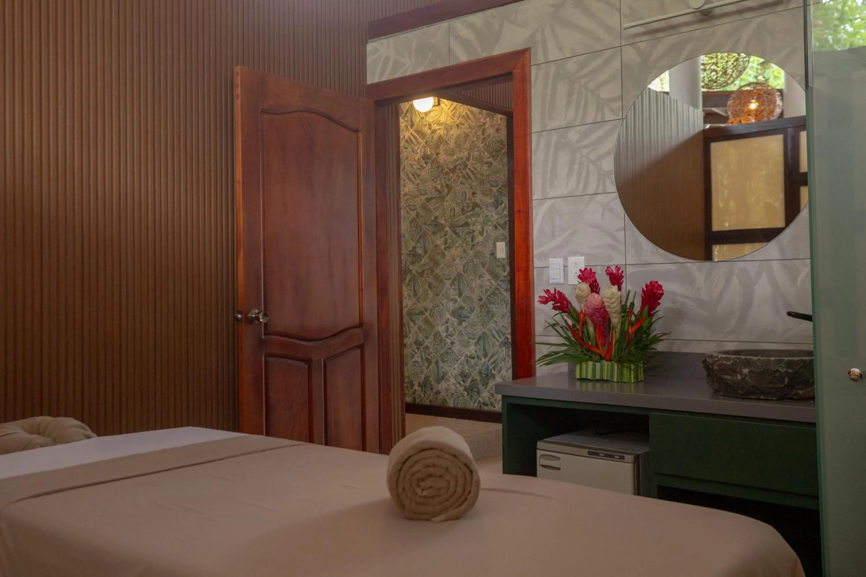 Spa and wellness centre/facilities, Bed in Aninga Lodge