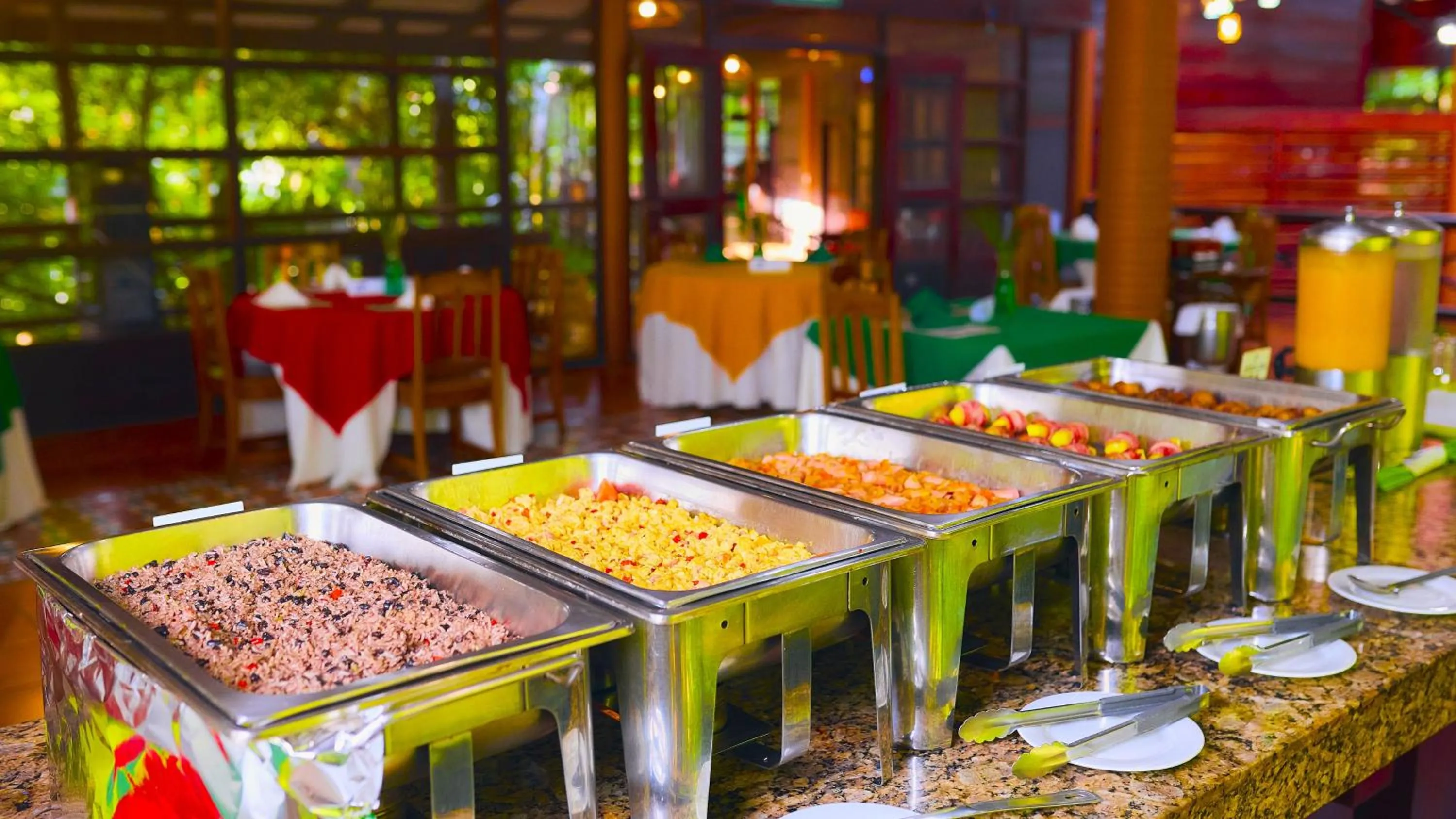 Food and drinks in Aninga Lodge