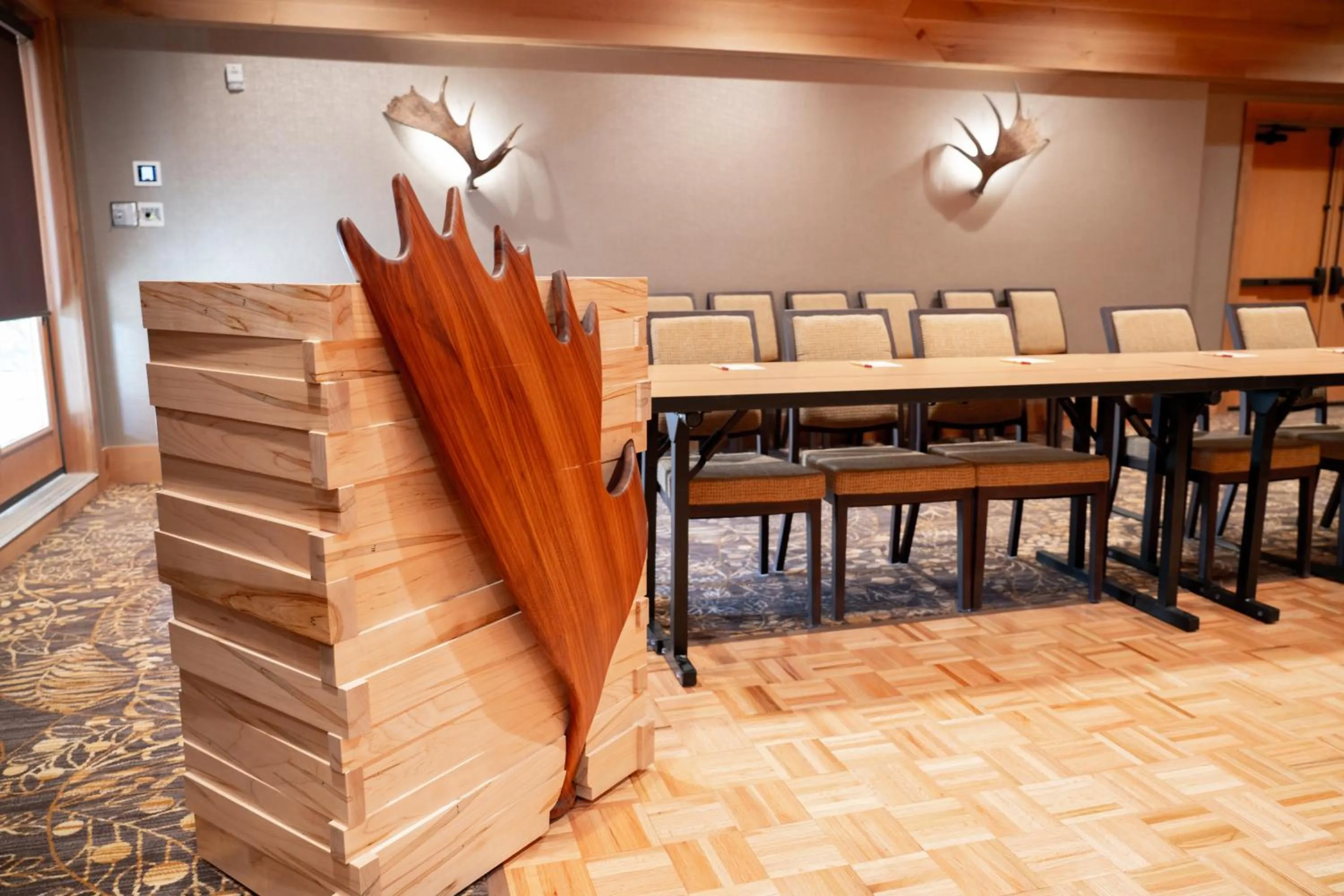 Business facilities in Moose Hotel and Suites