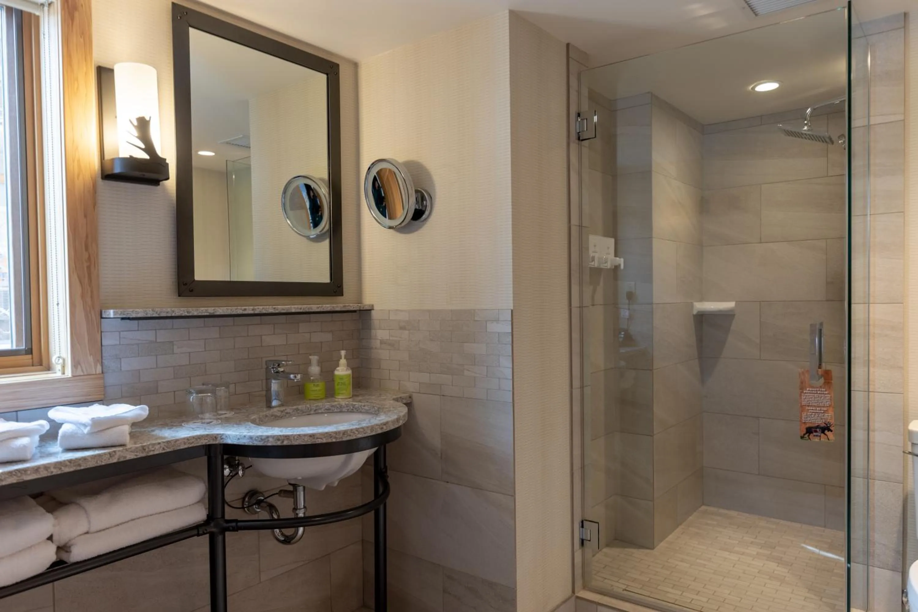 Shower in Moose Hotel and Suites