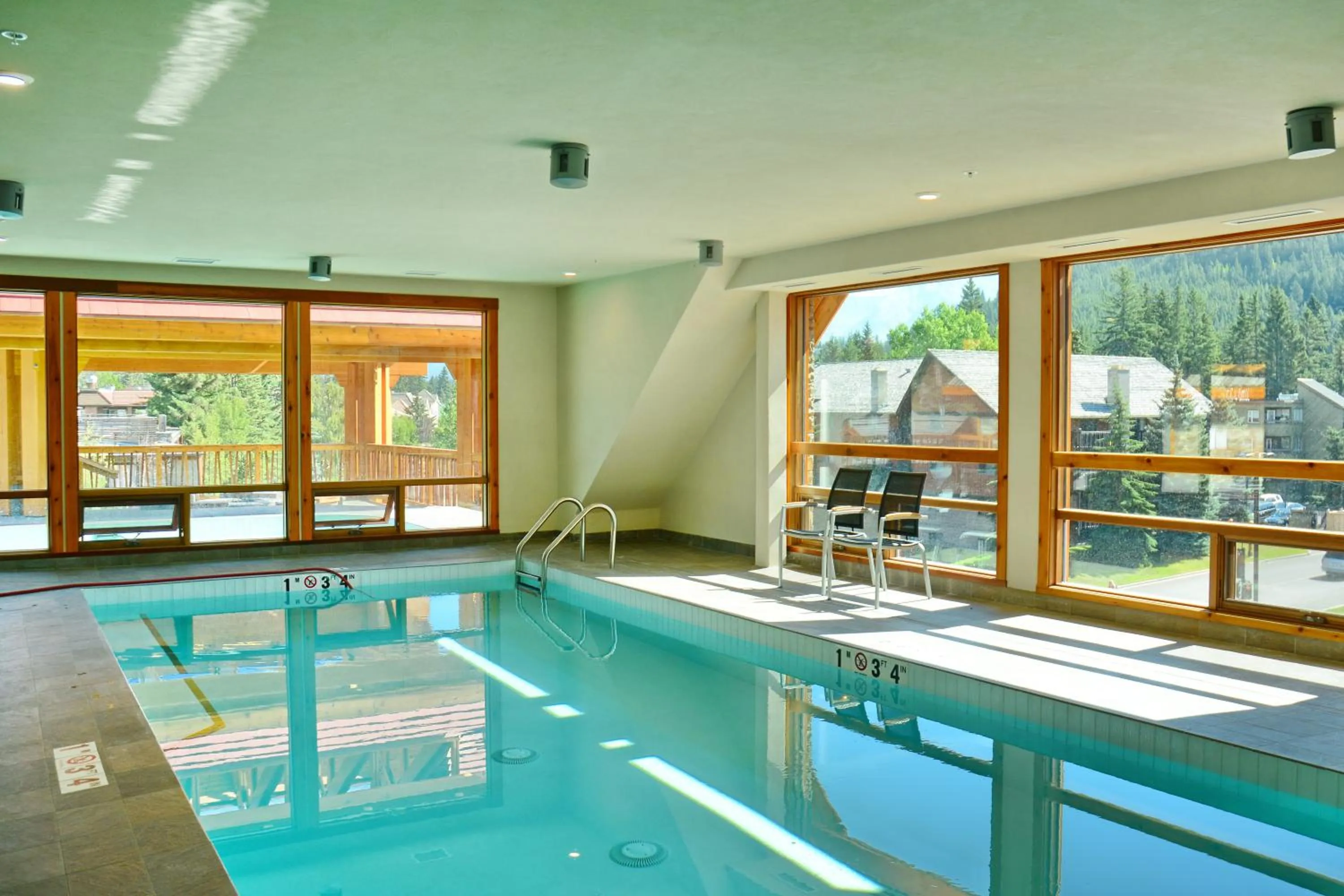 Swimming pool in Moose Hotel and Suites