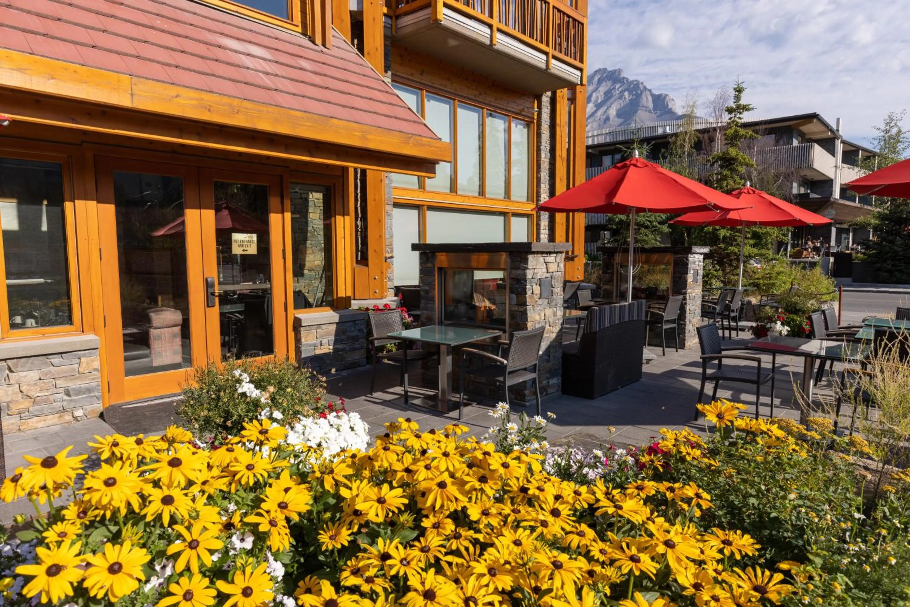 Restaurant/places to eat in Moose Hotel and Suites