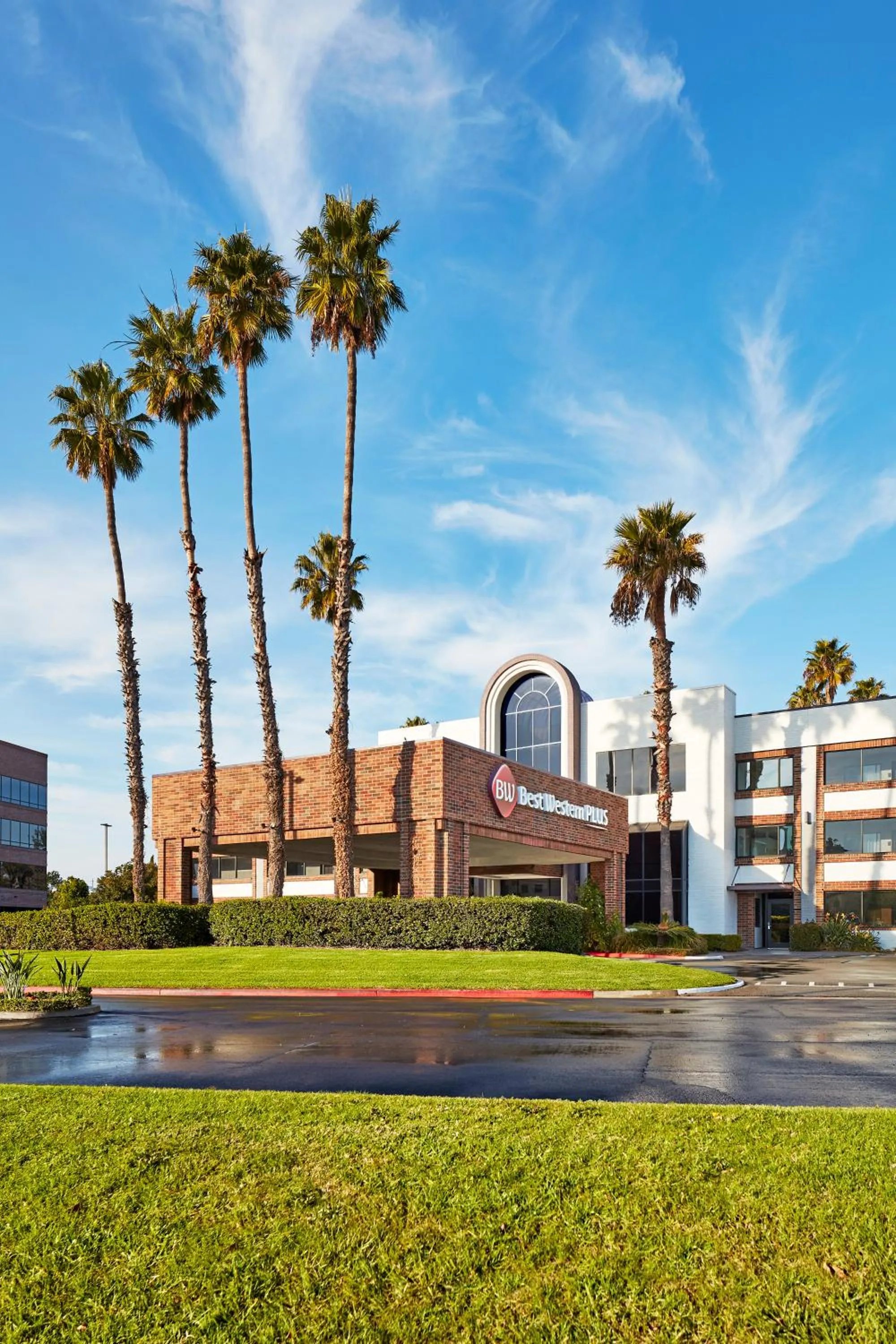 Property building in Best Western Plus Meridian Inn & Suites, Anaheim-Orange