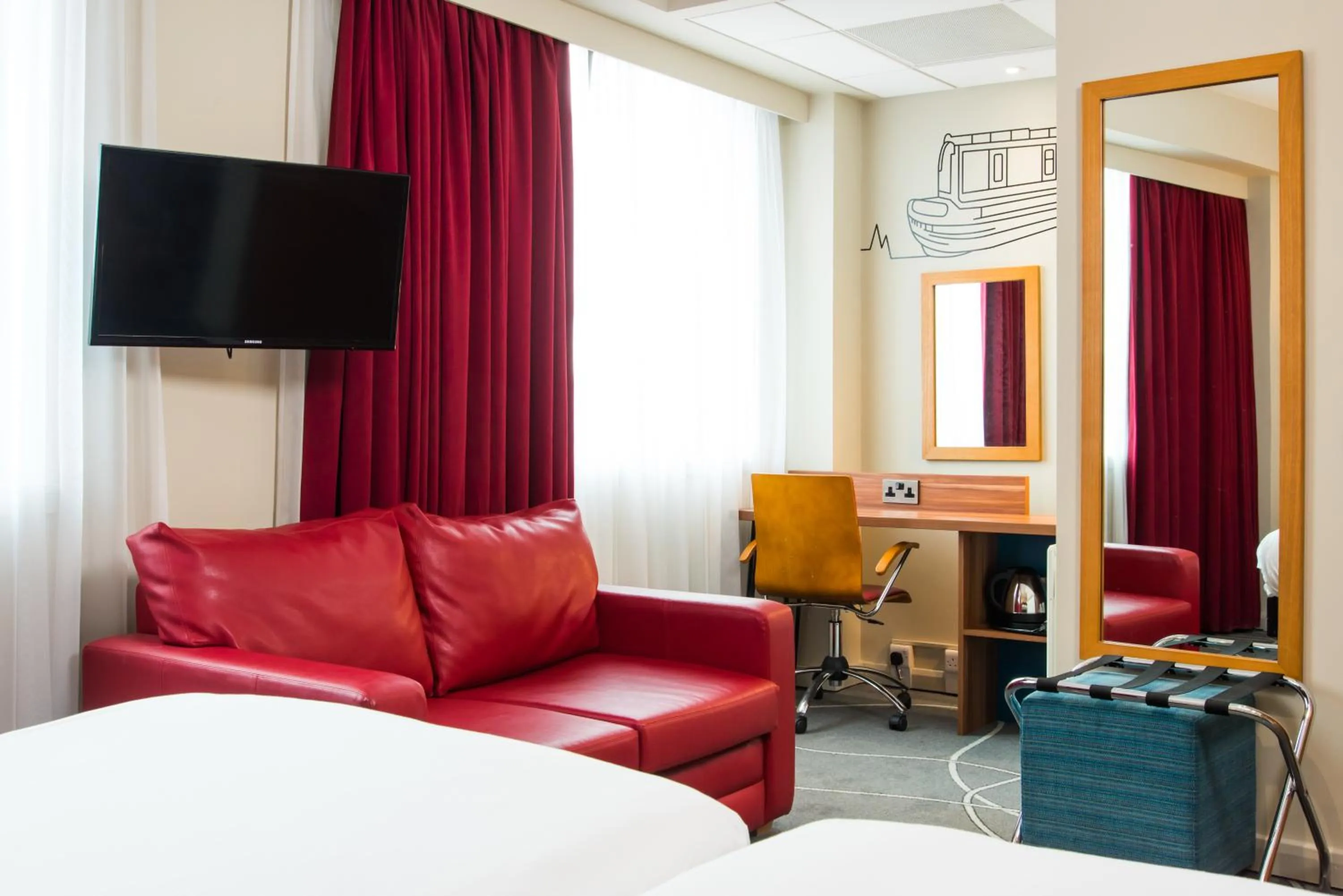 TV and multimedia in ibis Styles Birmingham NEC & Airport