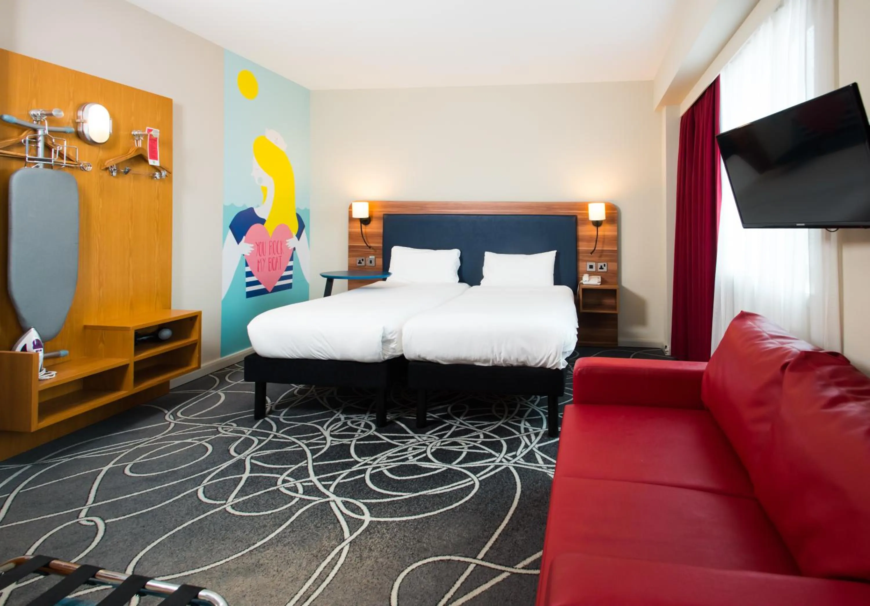 Bed in ibis Styles Birmingham NEC & Airport