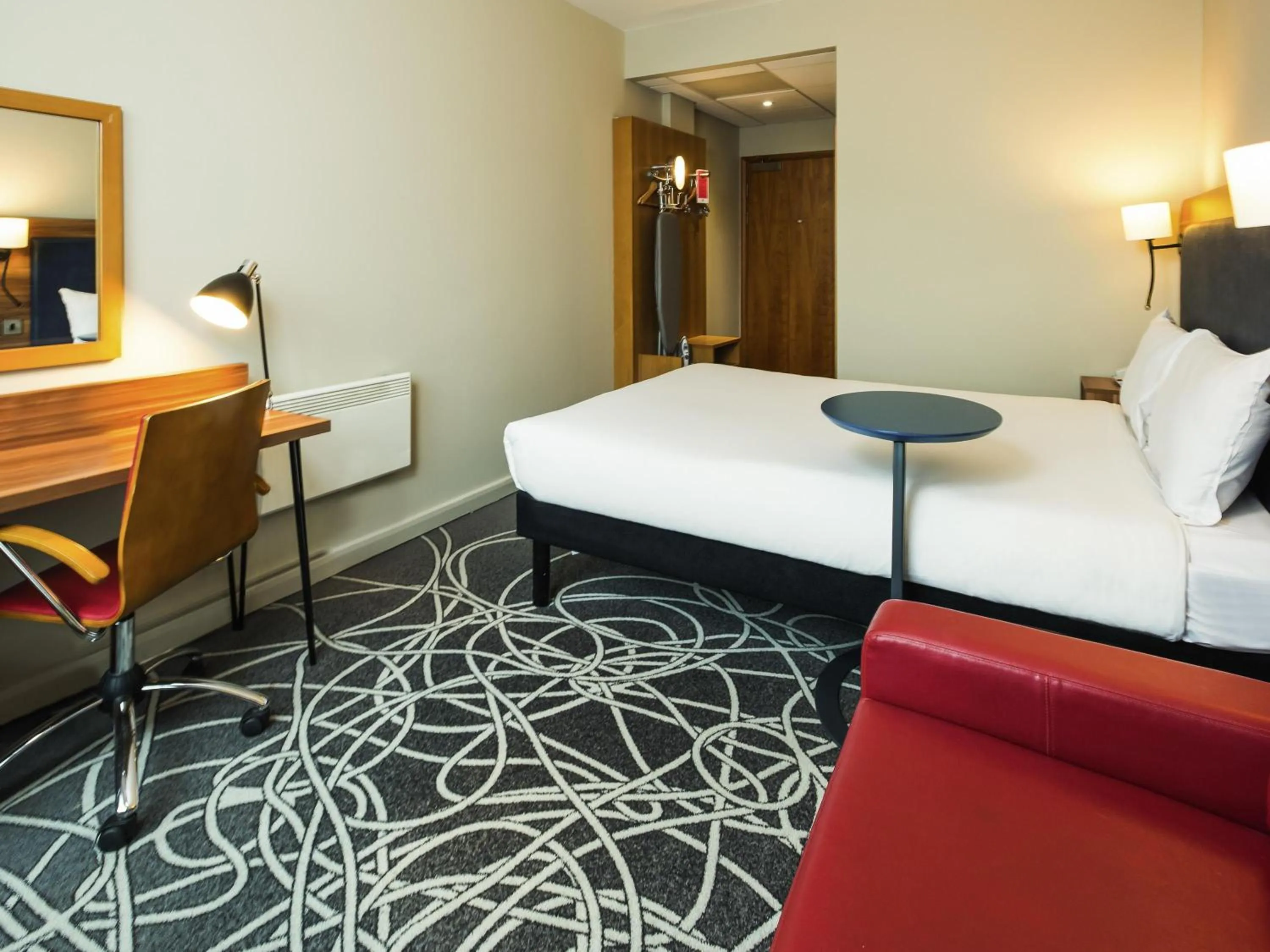 Bedroom, Bed in ibis Styles Birmingham NEC & Airport