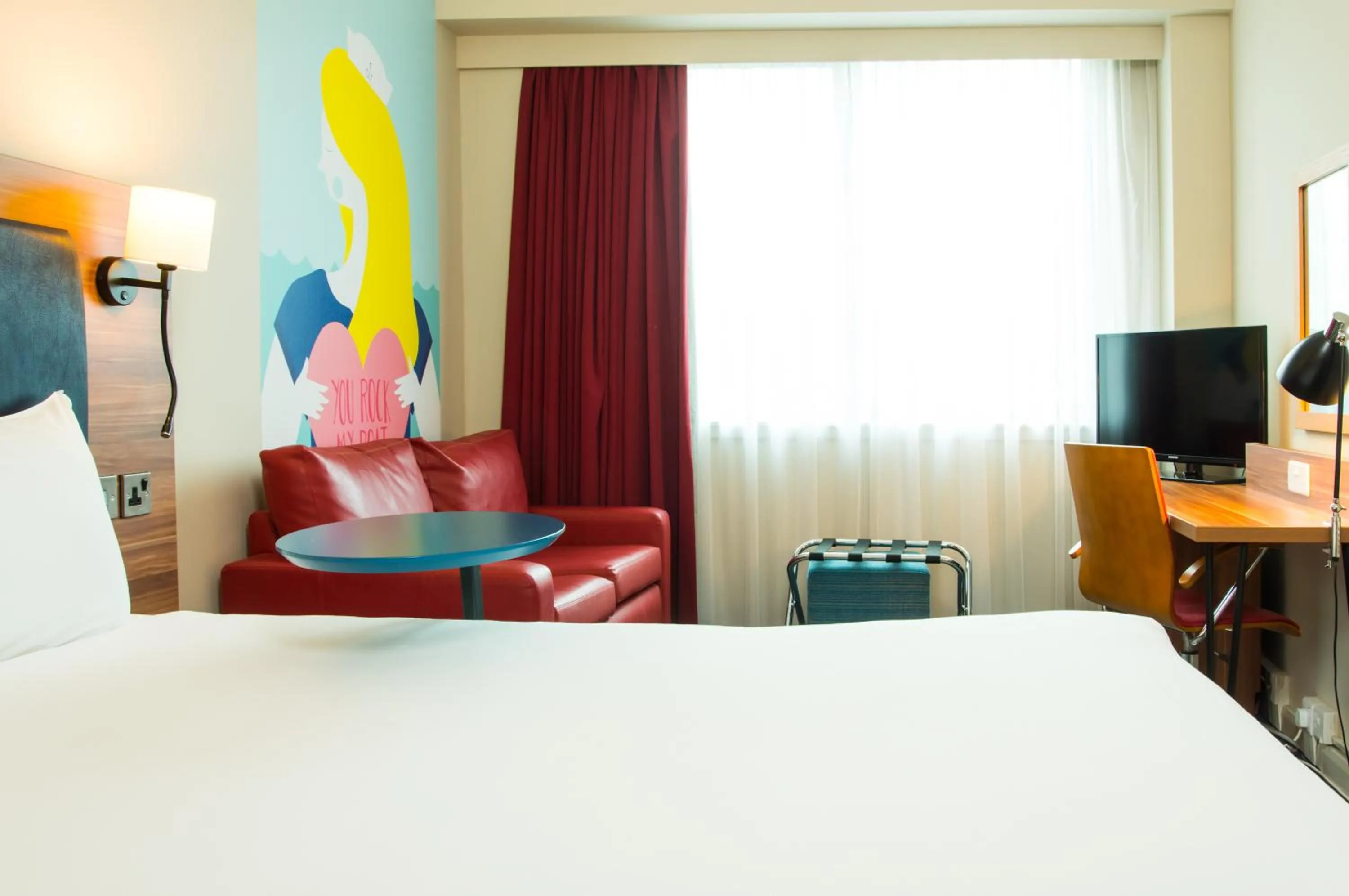 Bed in ibis Styles Birmingham NEC & Airport