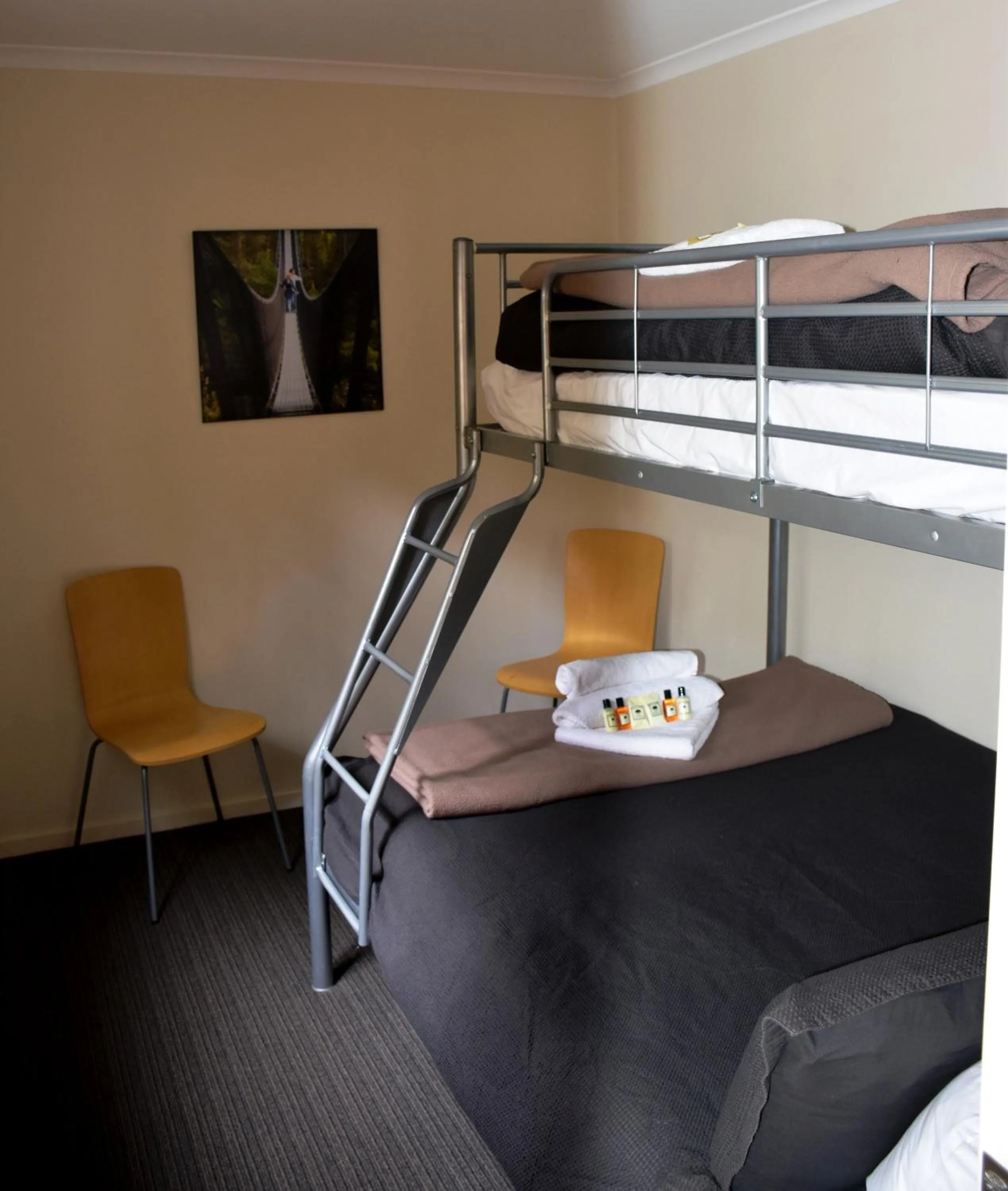 bunk bed, Bed in Tahune AirWalk Cabin and Lodge