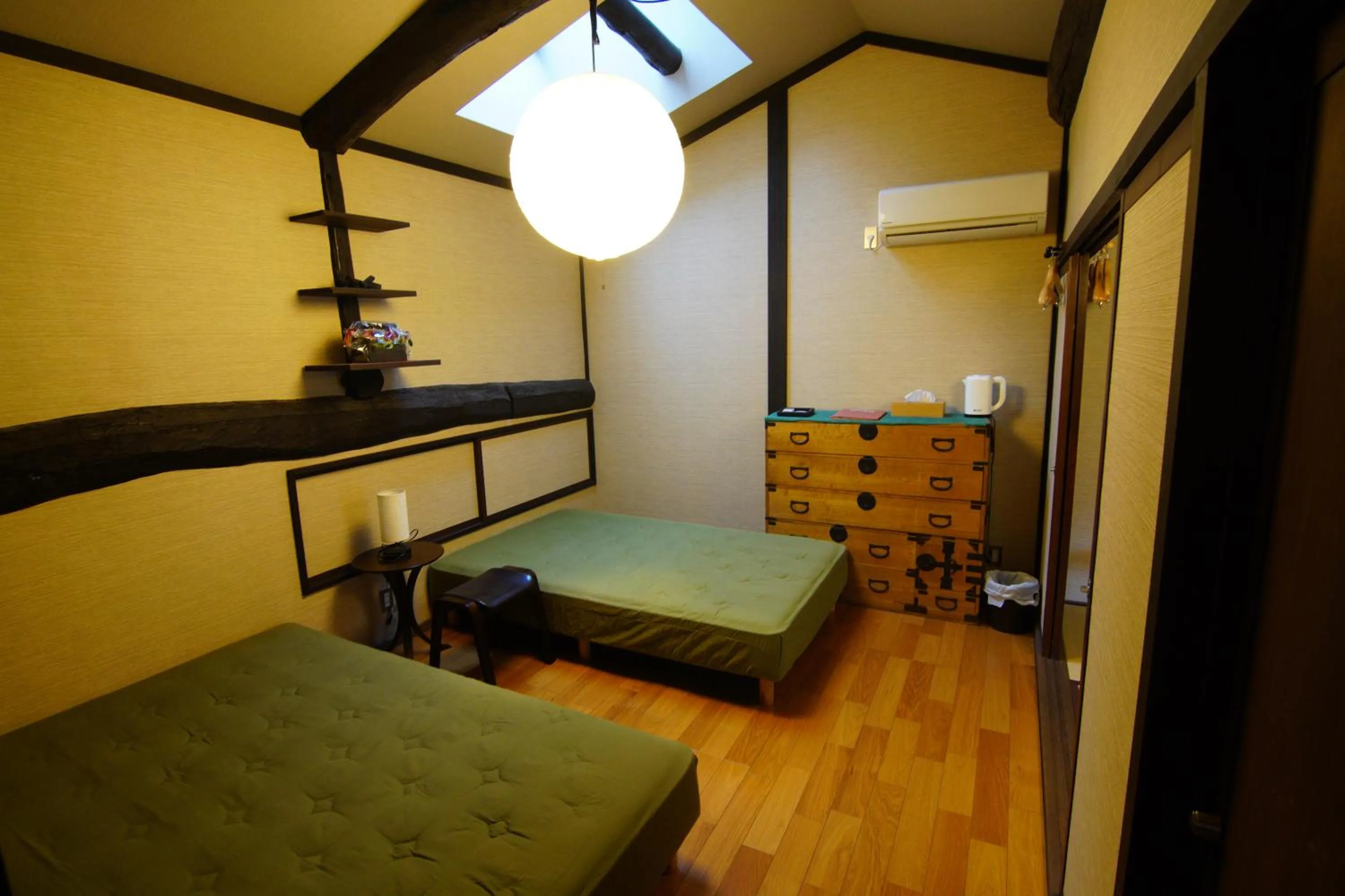 Bed in Honmachi Juku