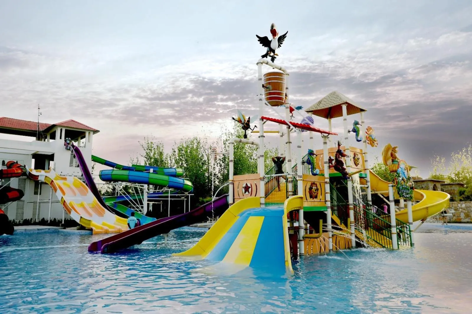 Aqua park in Riverarch Greenfields Resort