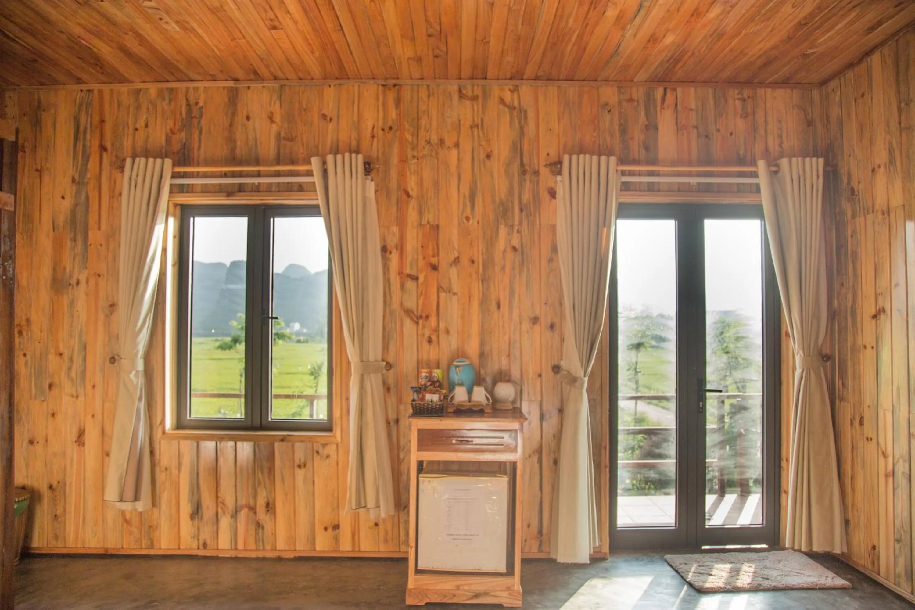 Bedroom in Jungle Boss Travel Lodge