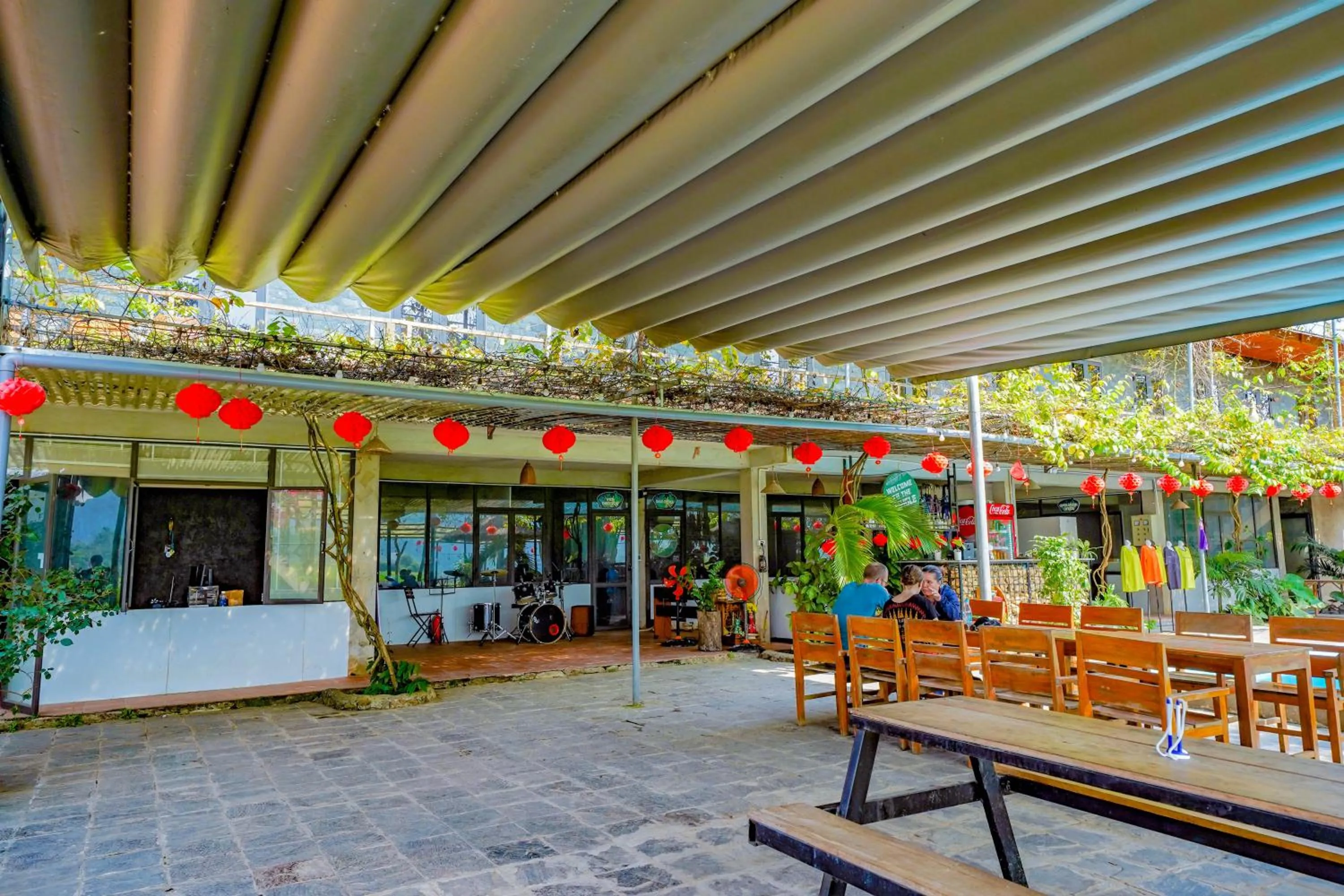 Jungle Boss Travel Lodge