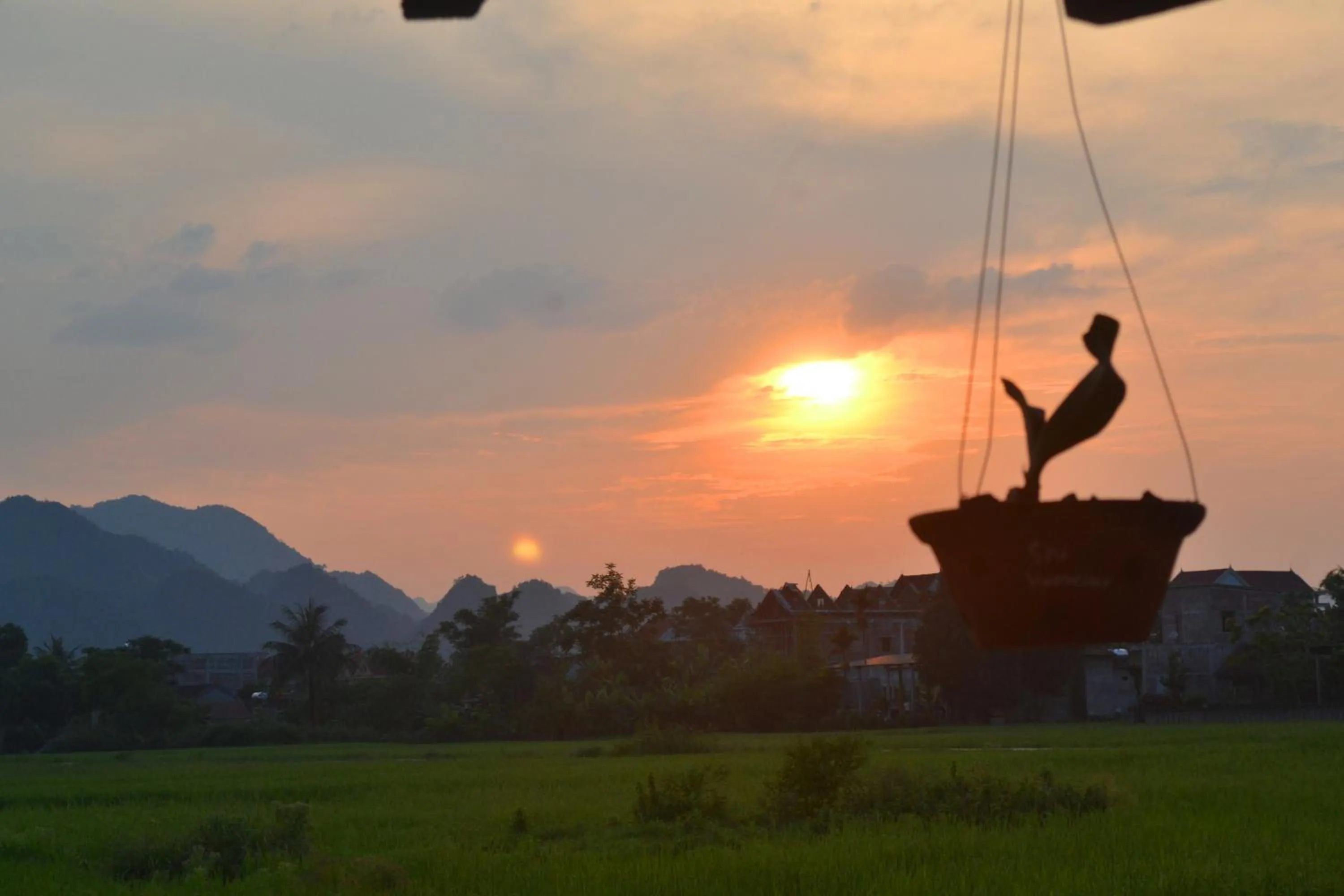 Mountain view in Jungle Boss Travel Lodge