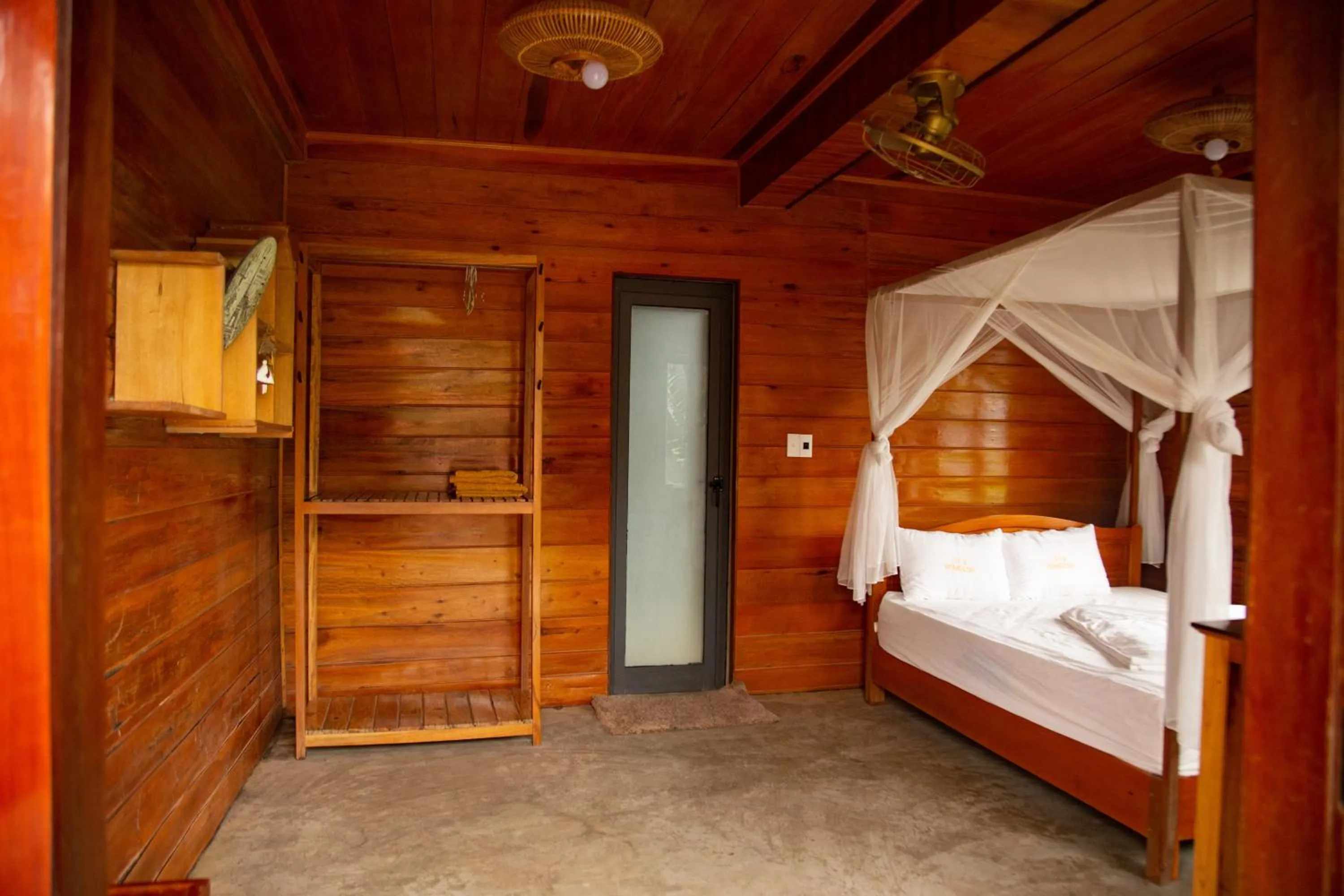 Photo of the whole room, Bed in Jungle Boss Travel Lodge