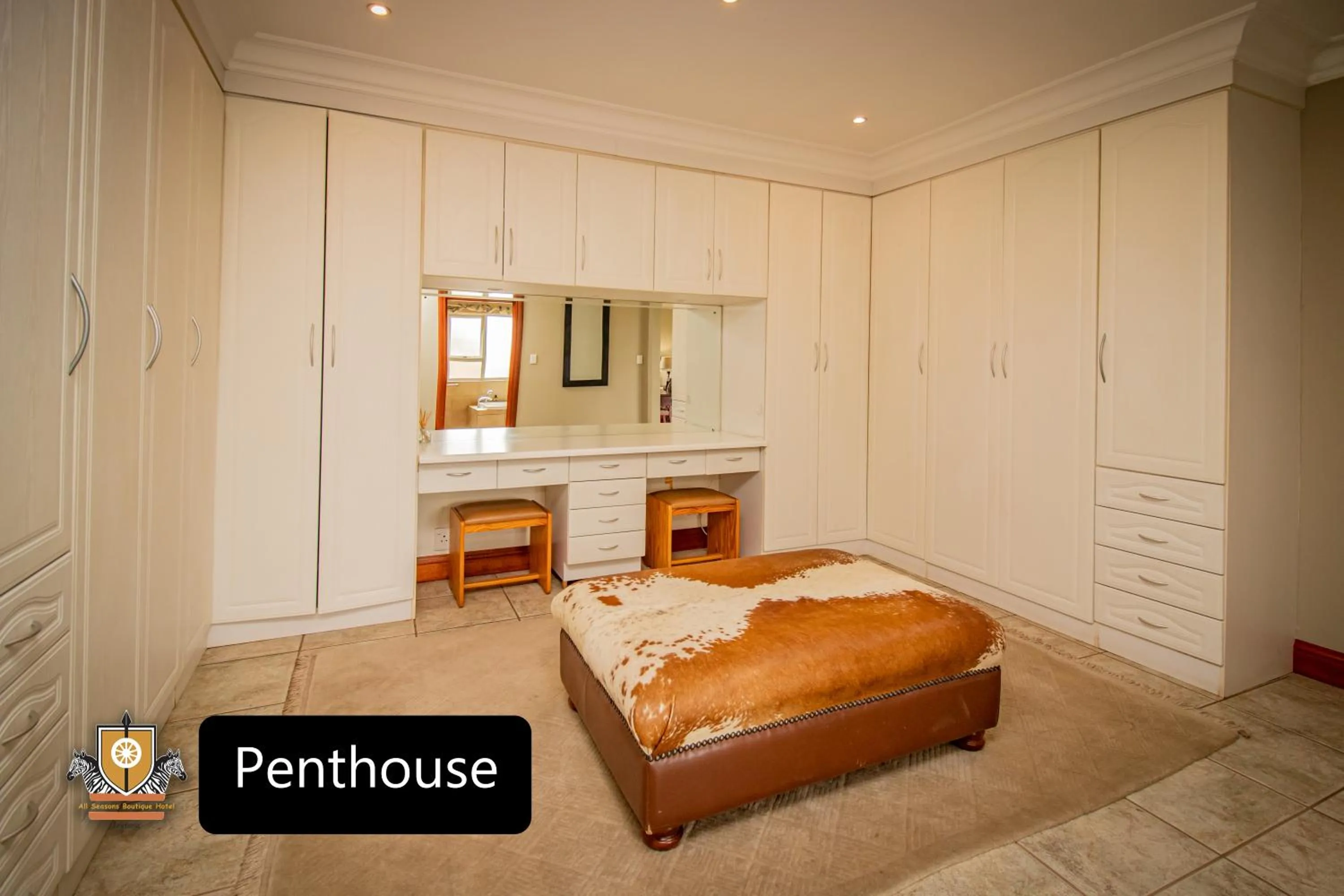 wardrobe, Bed in All Seasons Boutique Hotel - Sustainable Electricity and Water