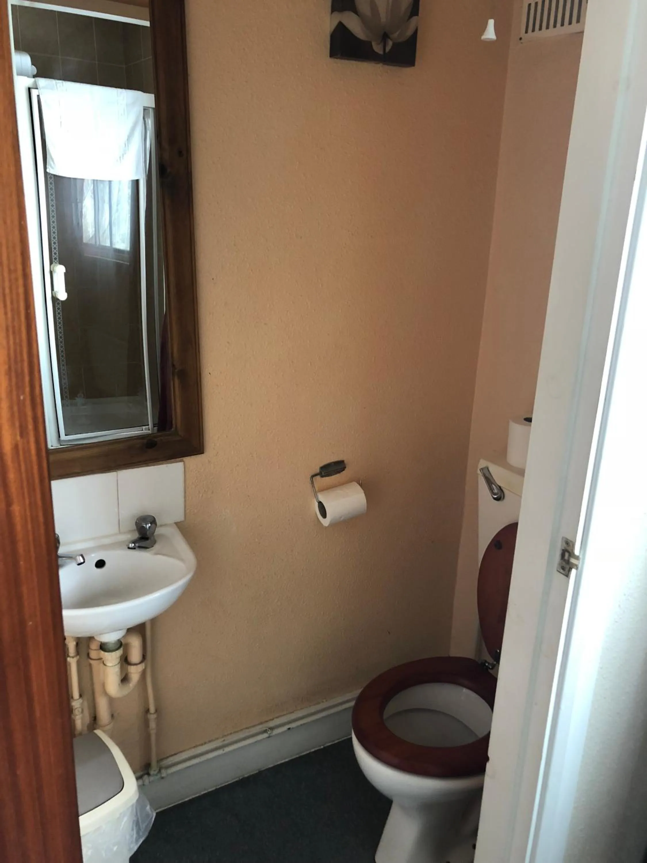 Toilet in Charde Guest House