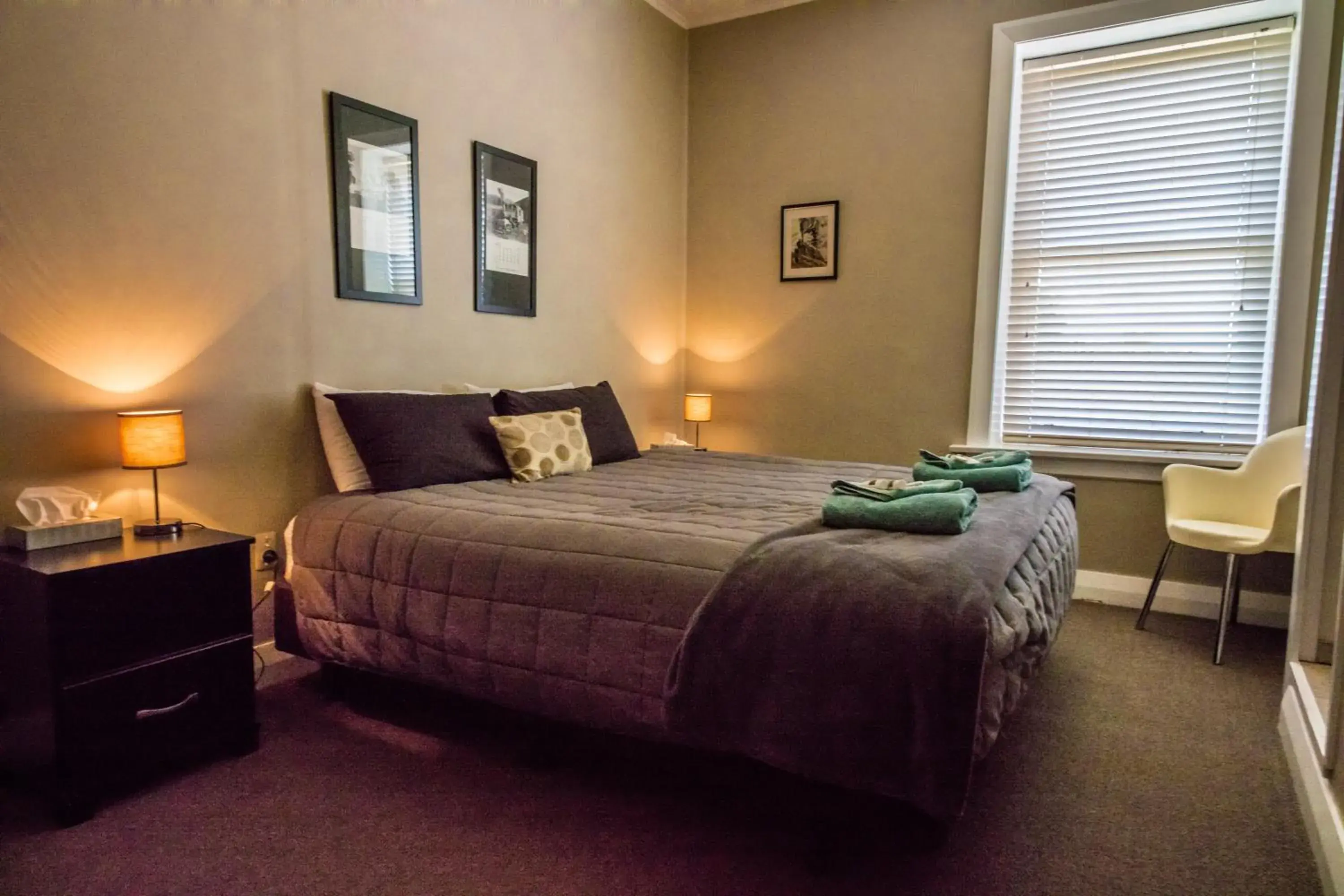 Double Room with Private Bathroom - Room 3 in Waipiata Country Hotel Double Room with Private Bathroom - Room 3 in Waipiata Country Hotel