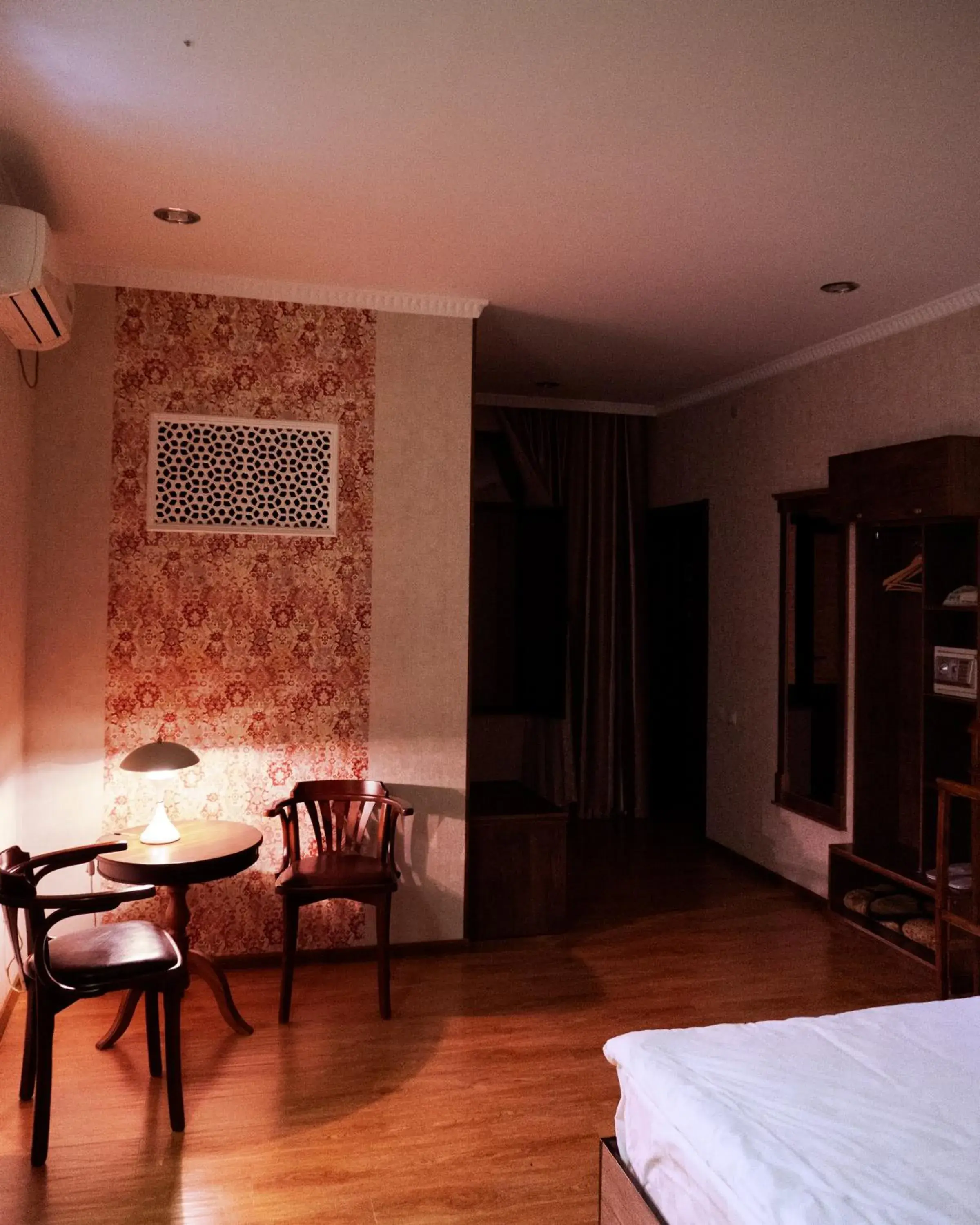 Deluxe King Room - single occupancy in Omar Khayyam Hotel Deluxe King Room - single occupancy in Omar Khayyam Hotel