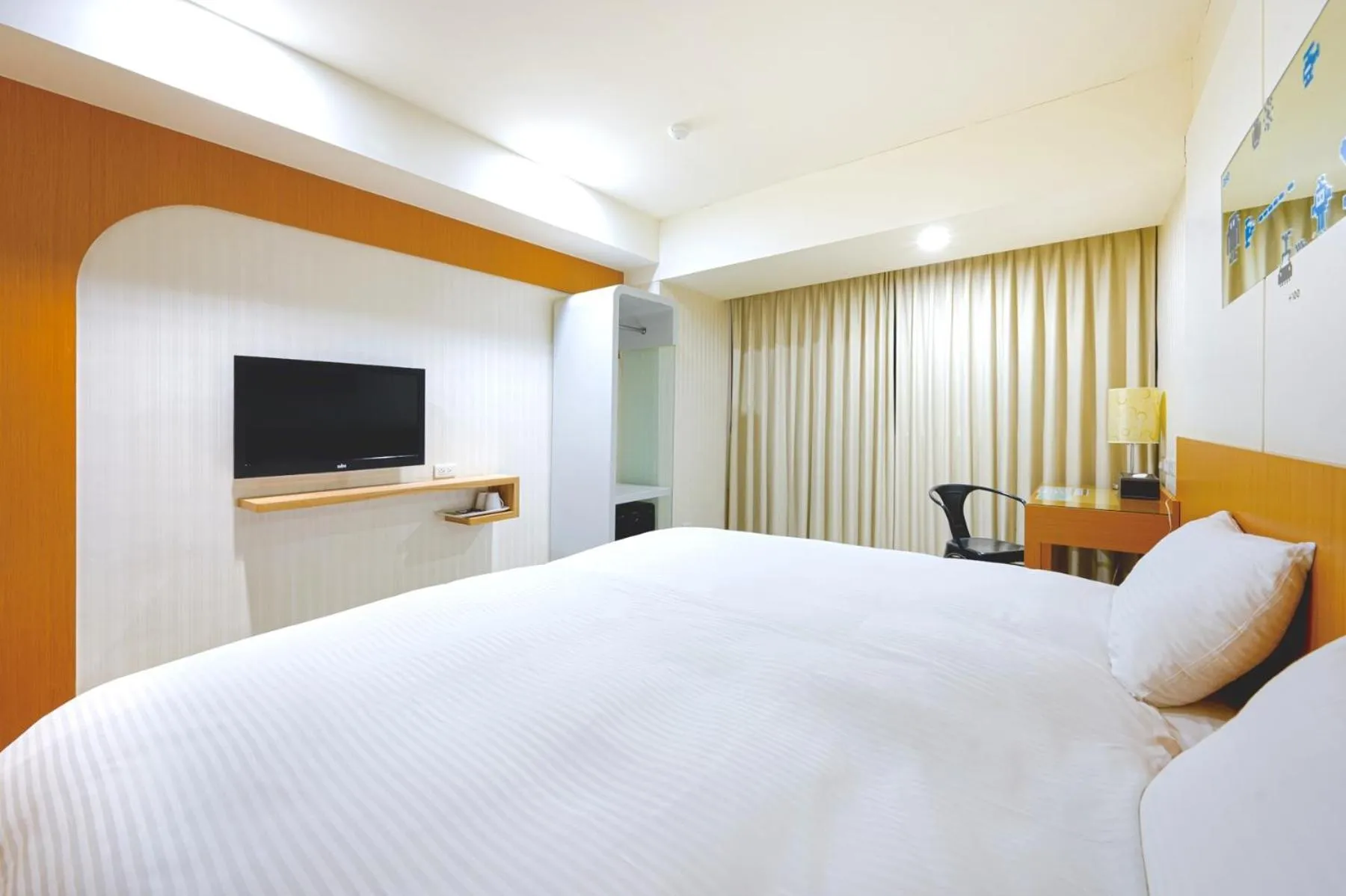 Photo of the whole room, Bed in Sunny Hotel