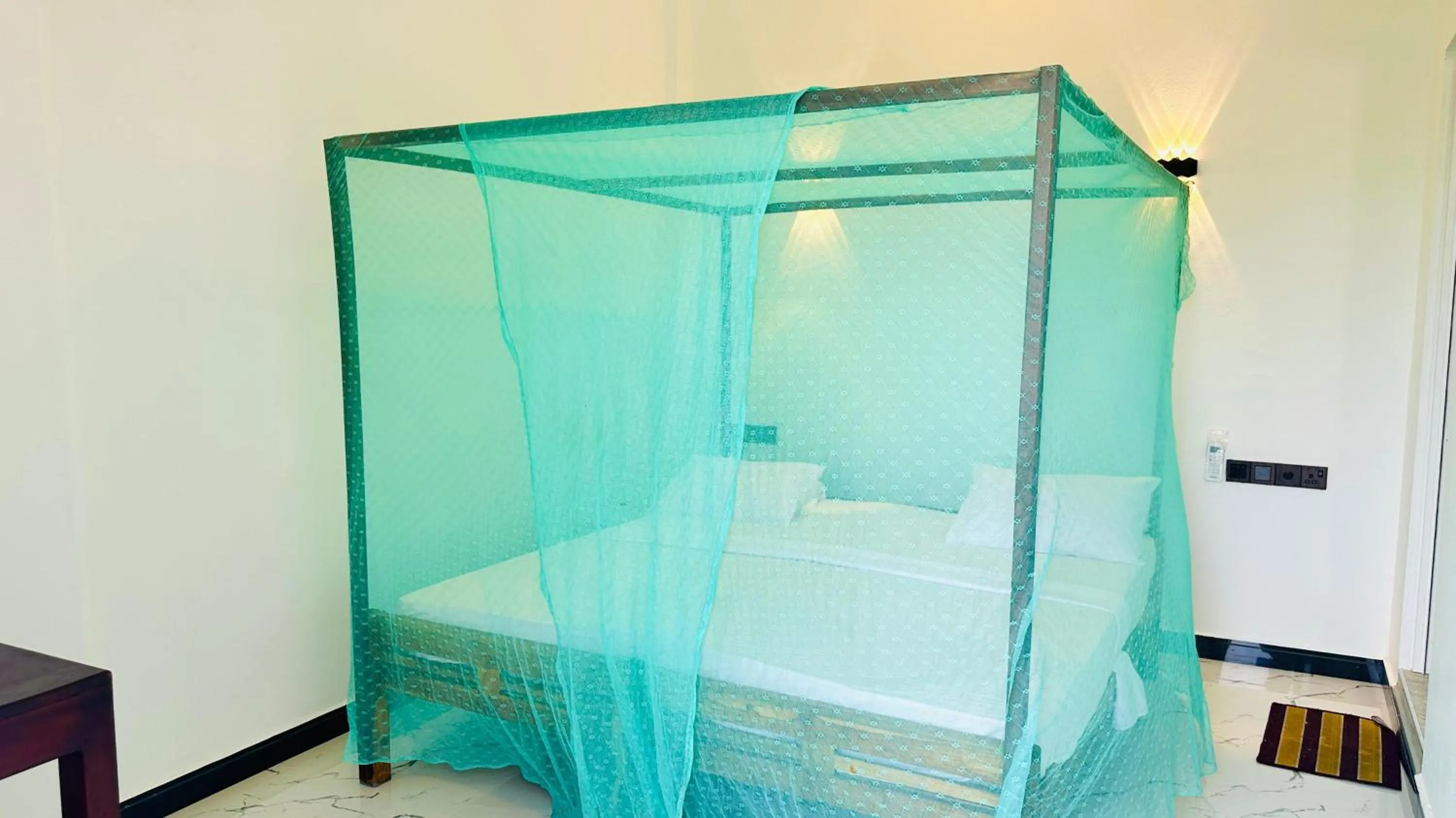 Bedroom, Bed in Garden Beach Hotel