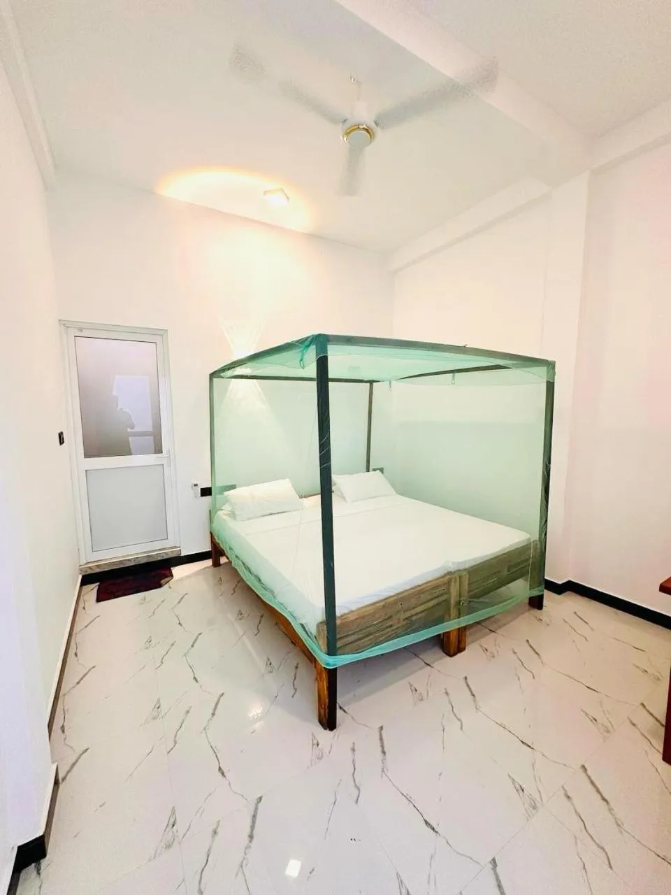 Bedroom, Bed in Garden Beach Hotel