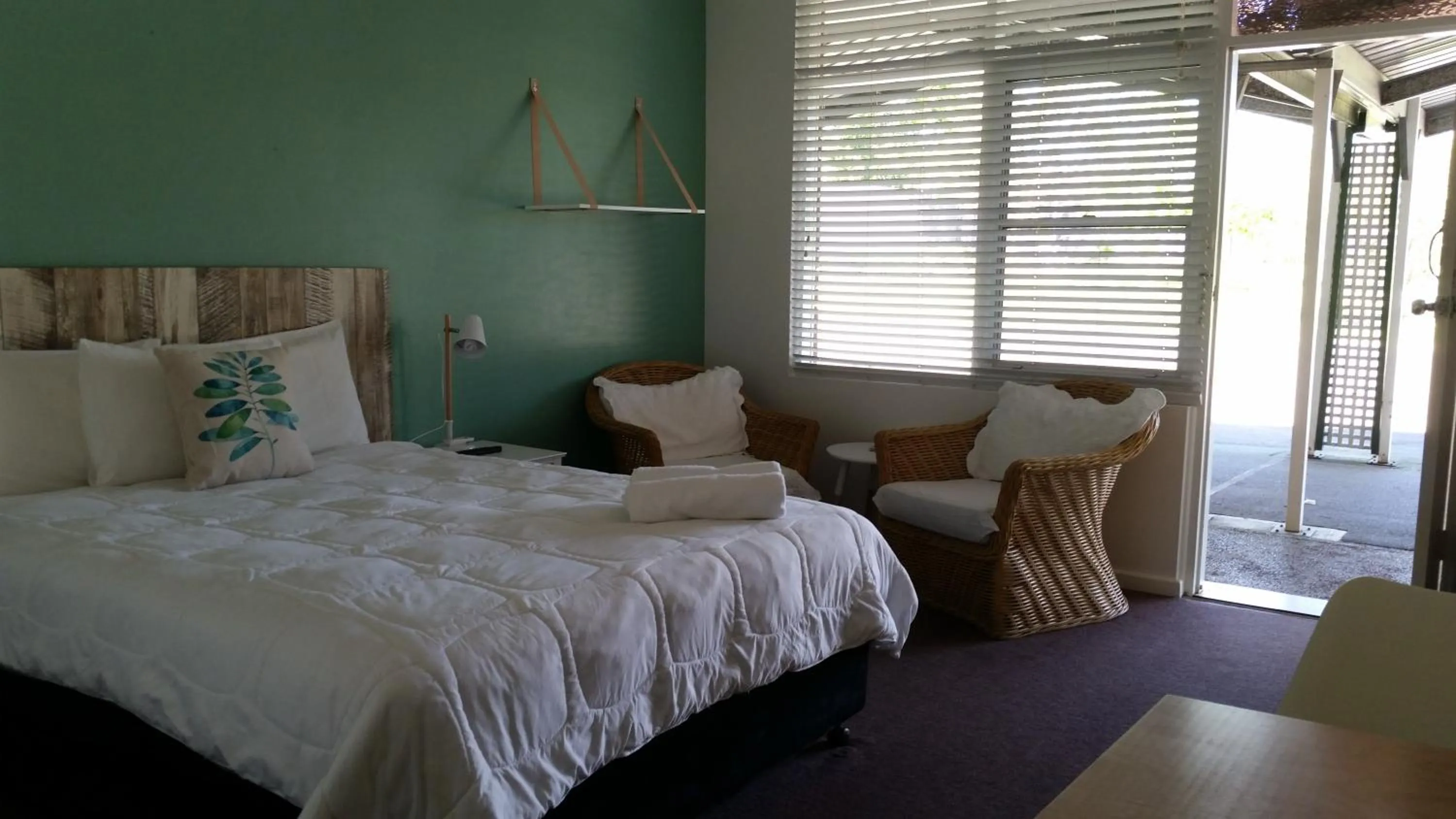 Decorative detail, Bed in Karuah Gardens Motel