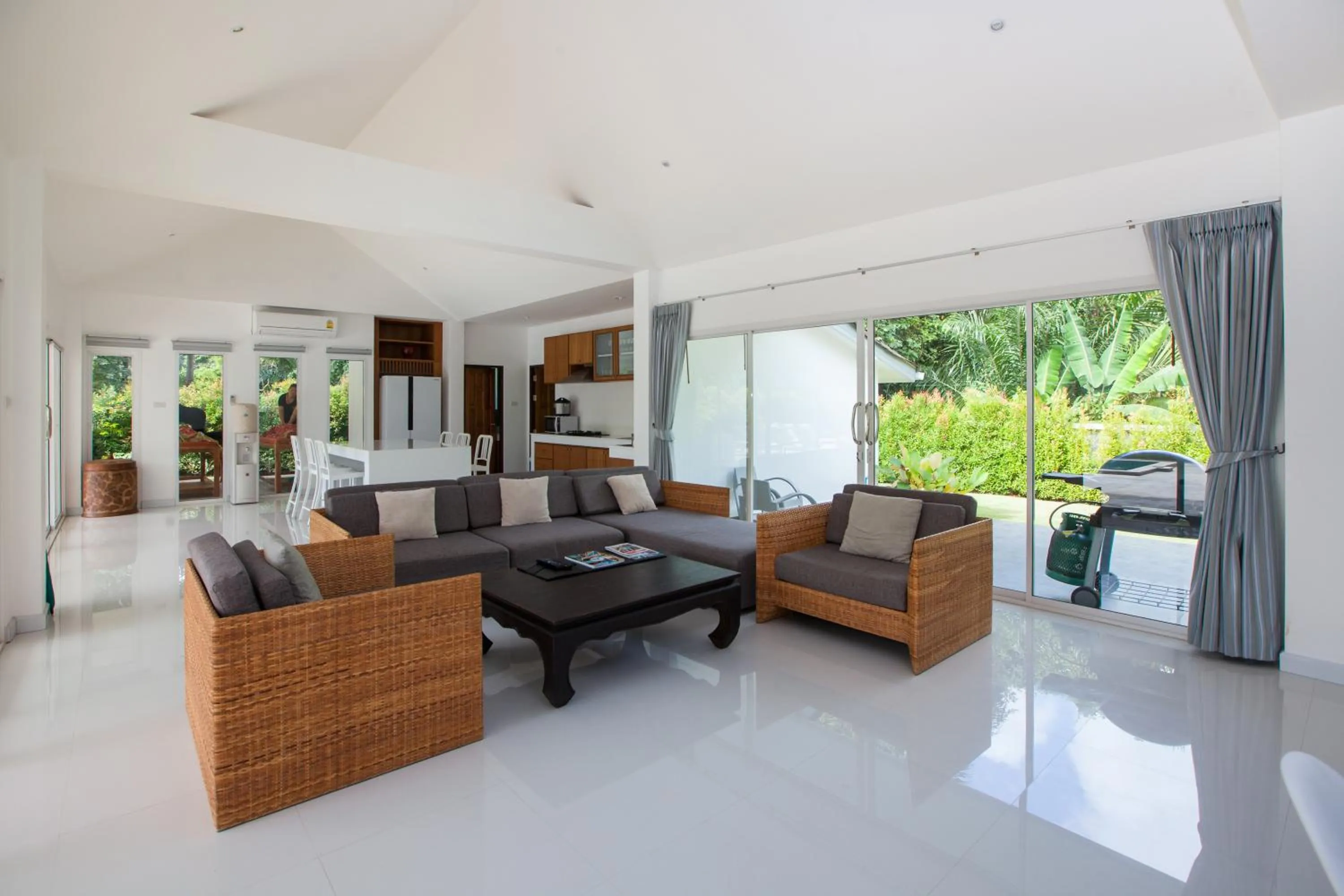 TV and multimedia in Baan Lalle