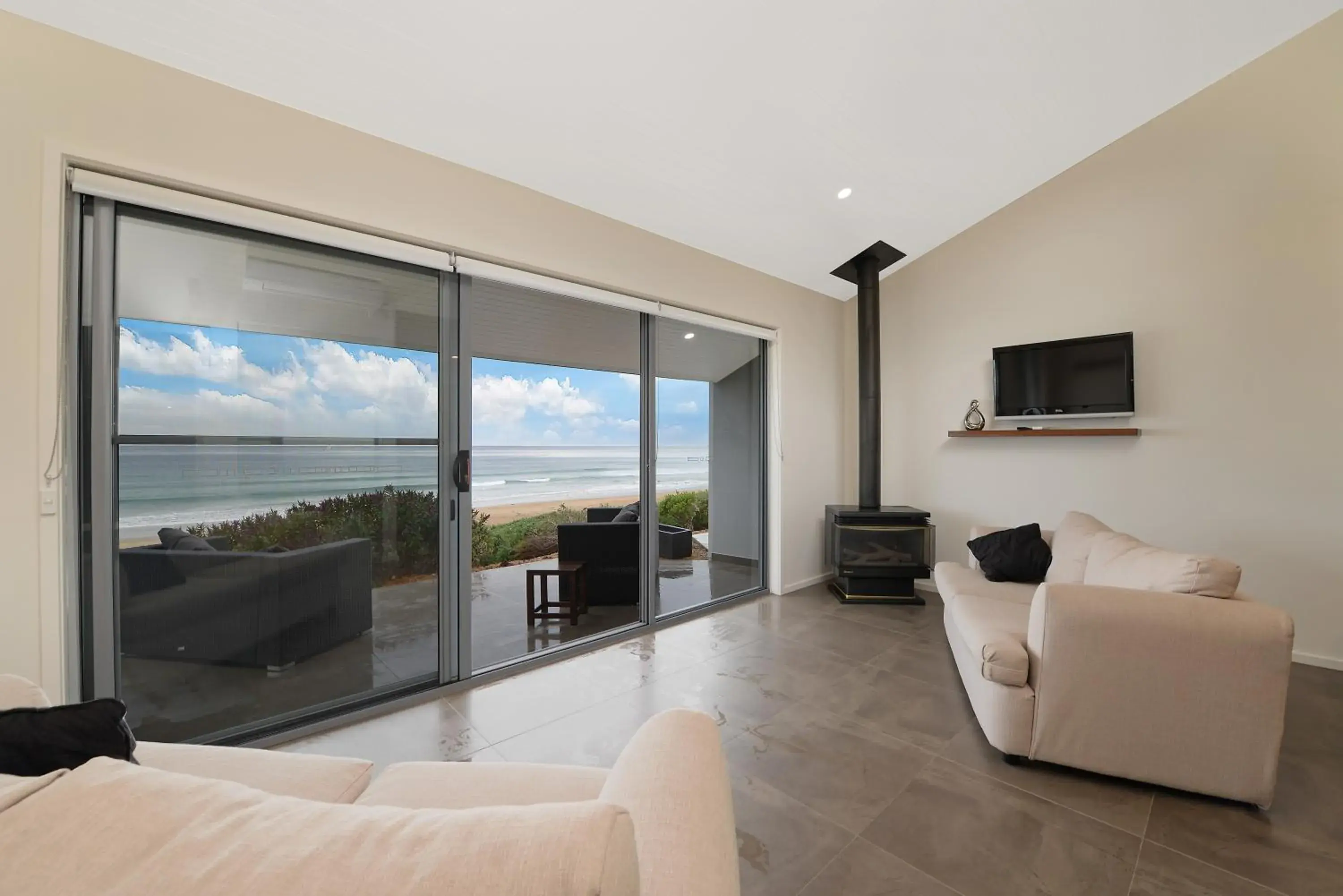 Two-Bedroom Lodge with Beach View in Seafarers Getaway Two-Bedroom Lodge with Beach View in Seafarers Getaway