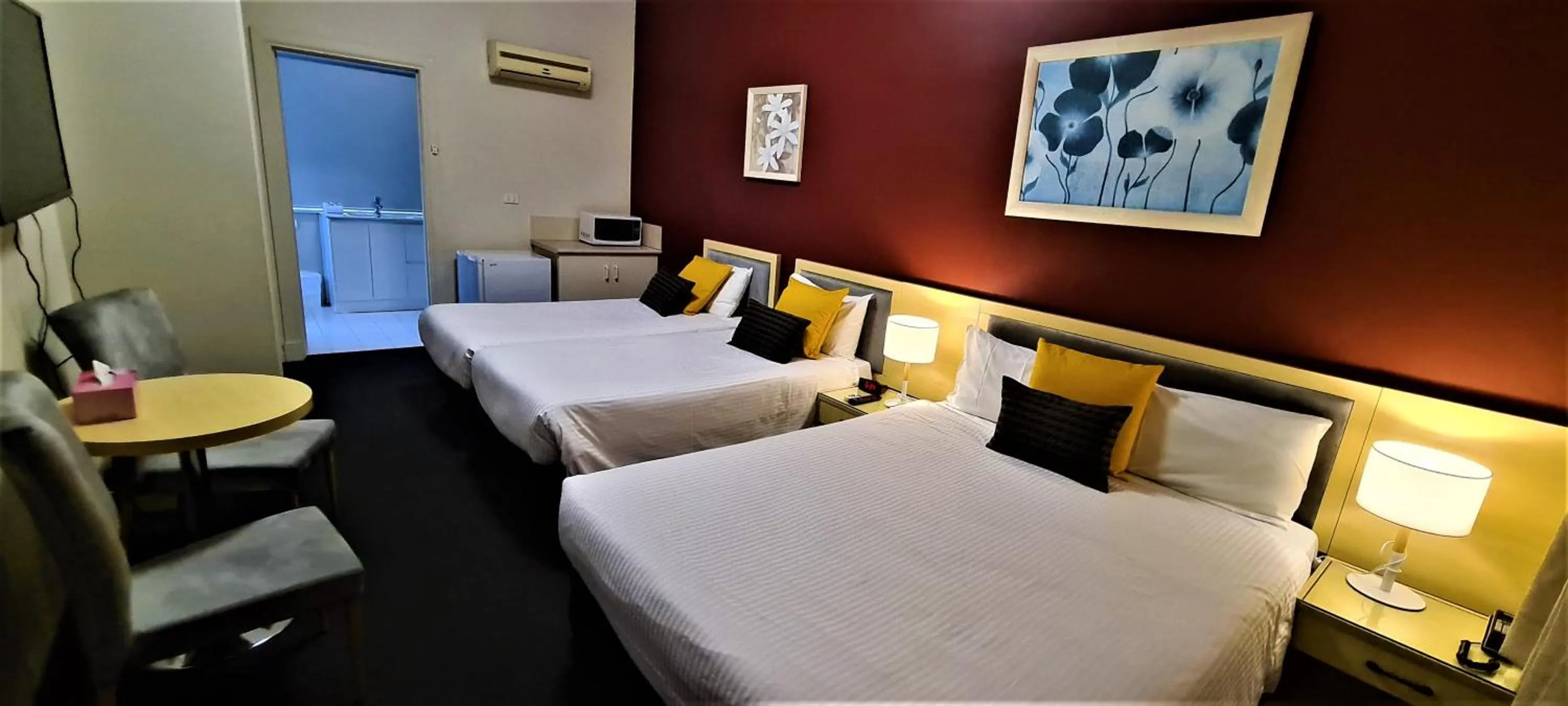 Photo of the whole room, Bed in Brunswick Tower Hotel