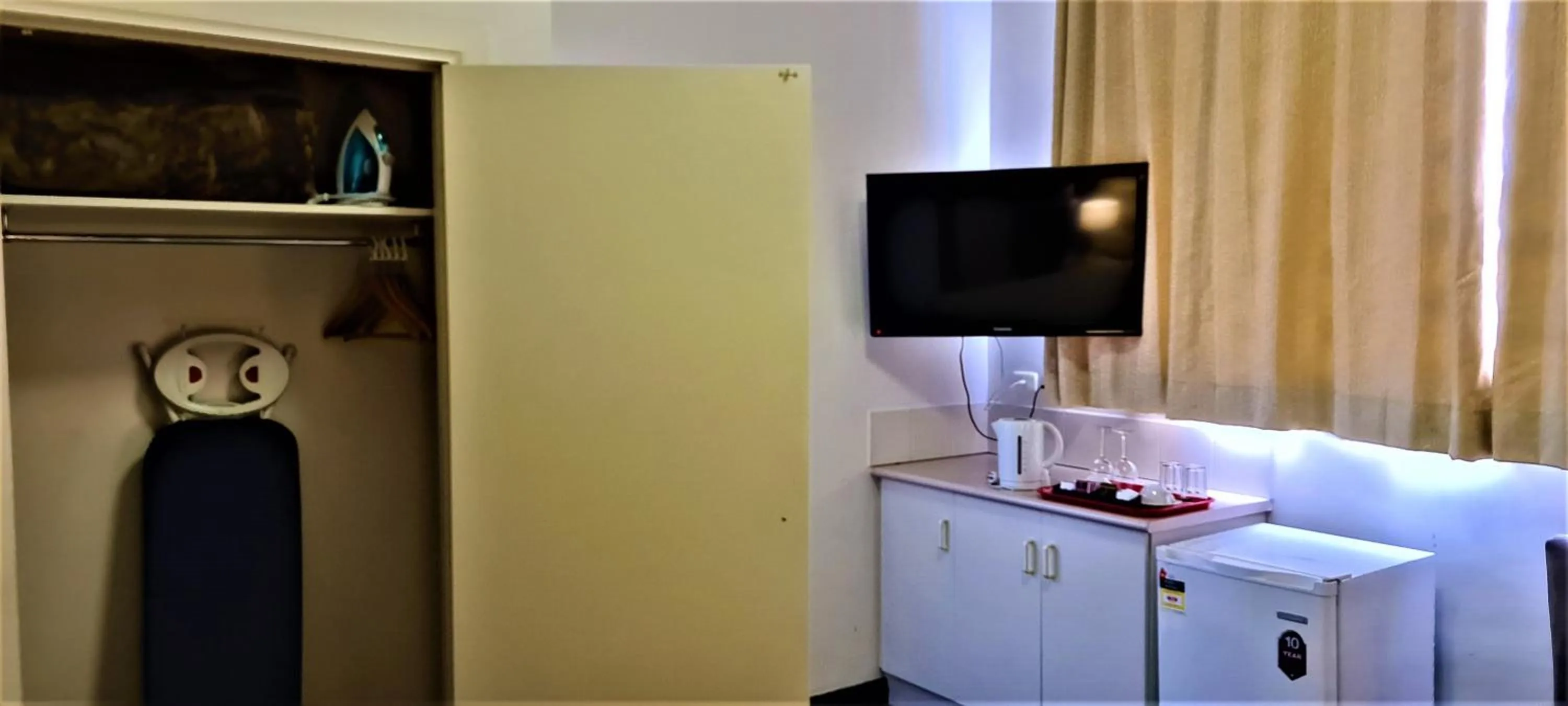 TV and multimedia in Brunswick Tower Hotel
