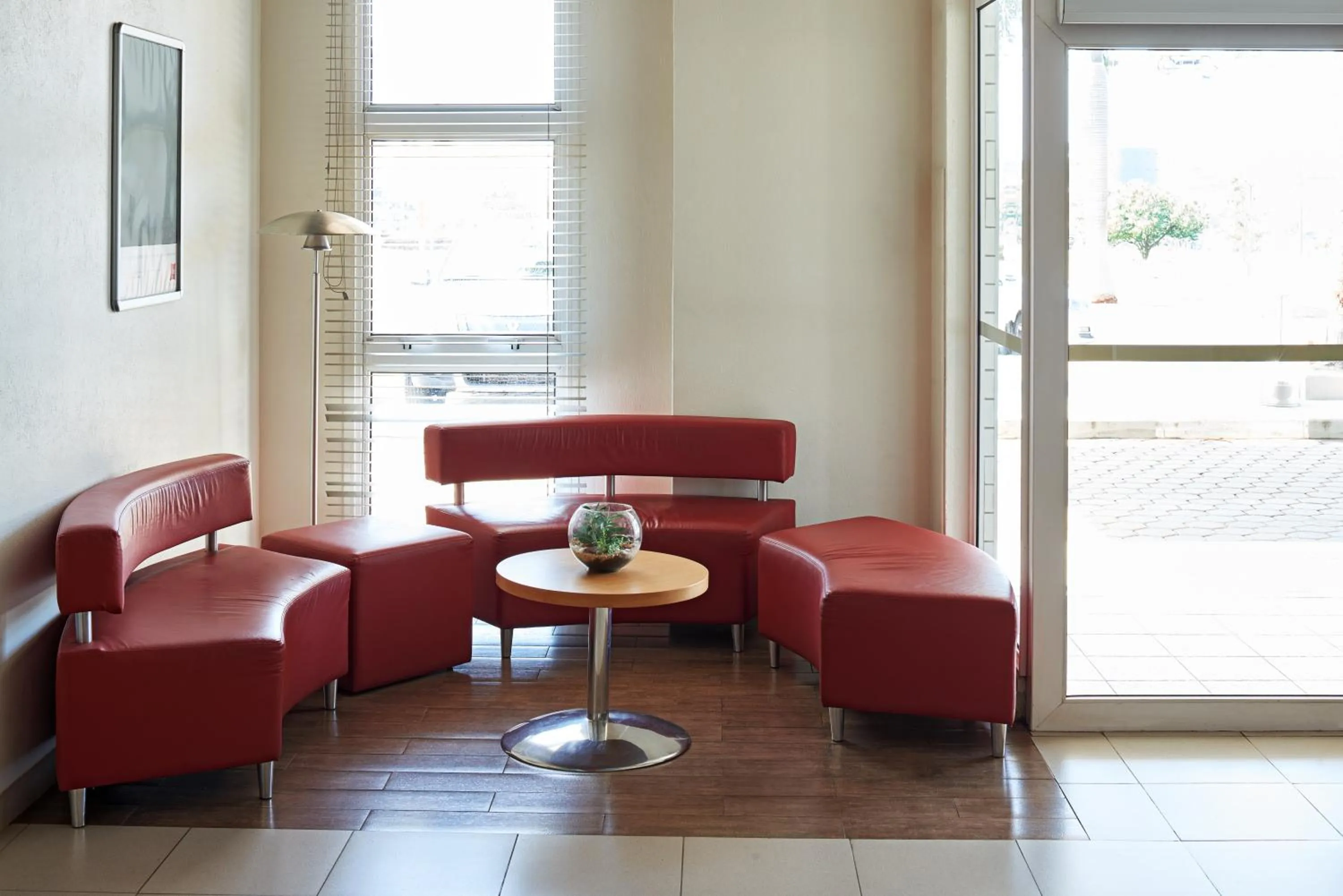 Communal lounge/ TV room in Ibis São Carlos