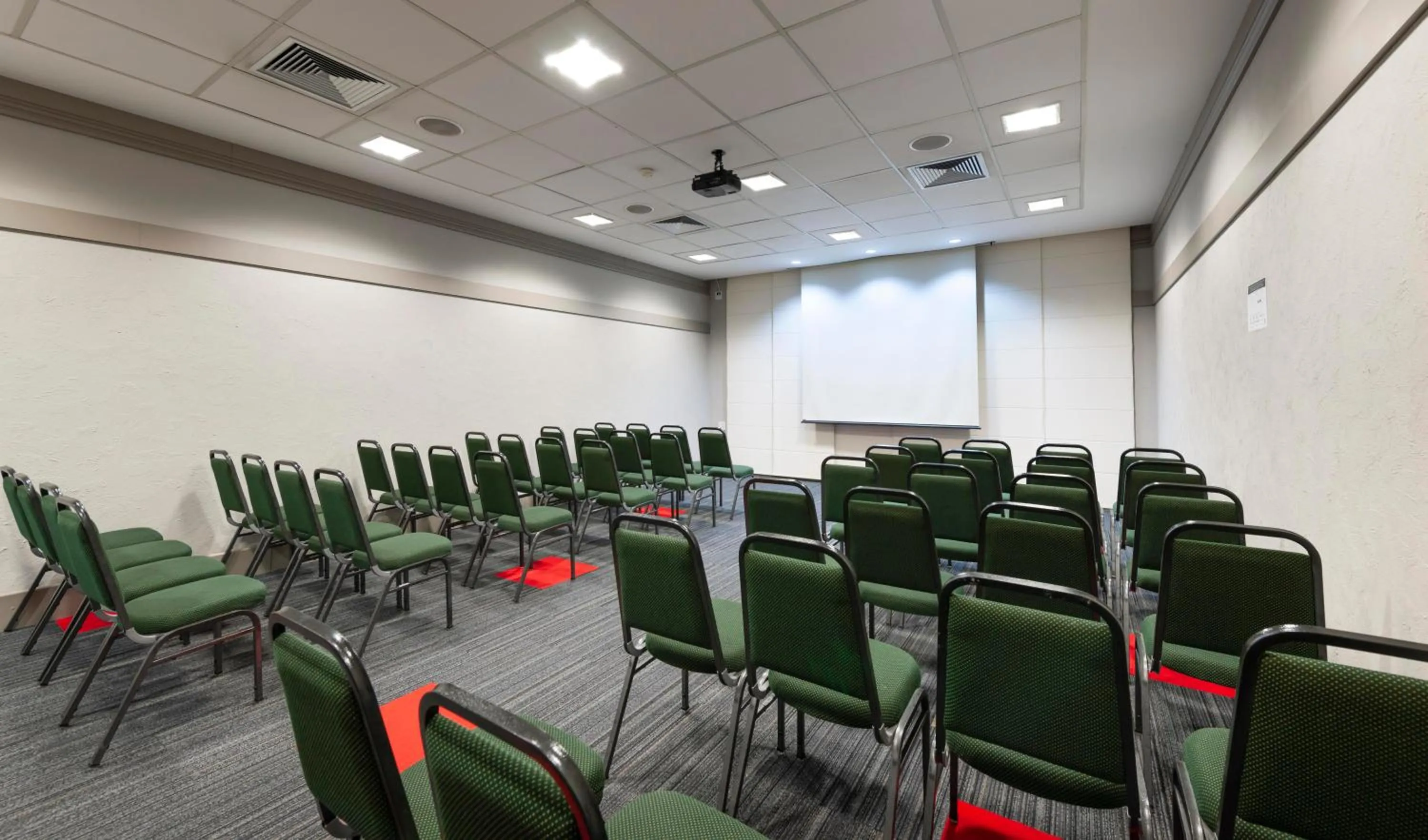 Business facilities in Ibis São Carlos