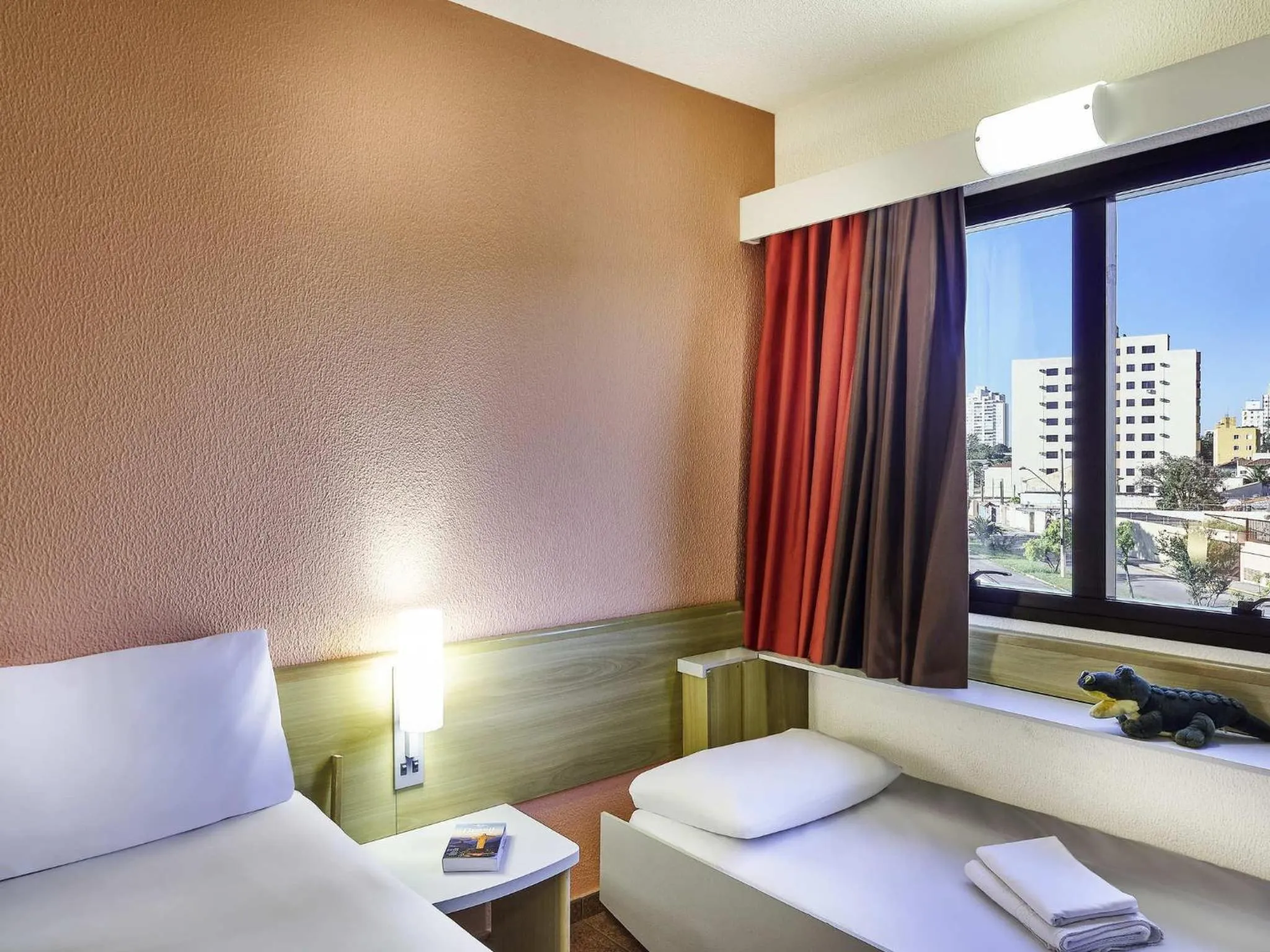 Bedroom, Bed in ibis Taubate