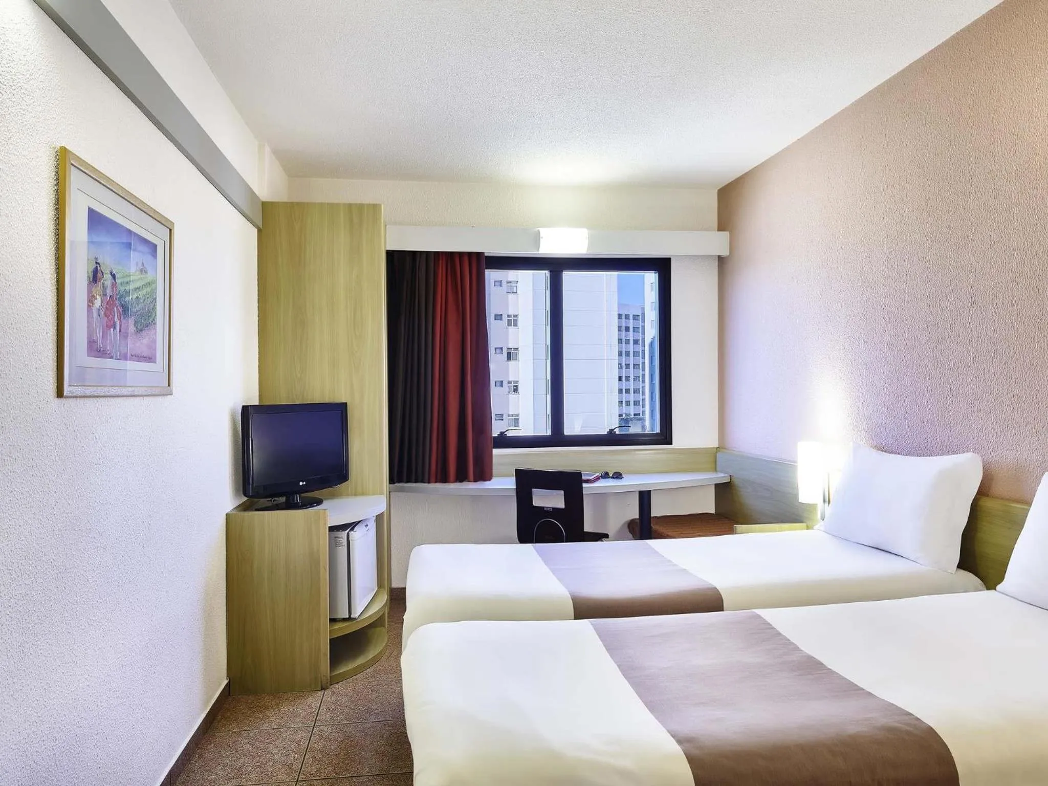 Bedroom, Bed in ibis Taubate