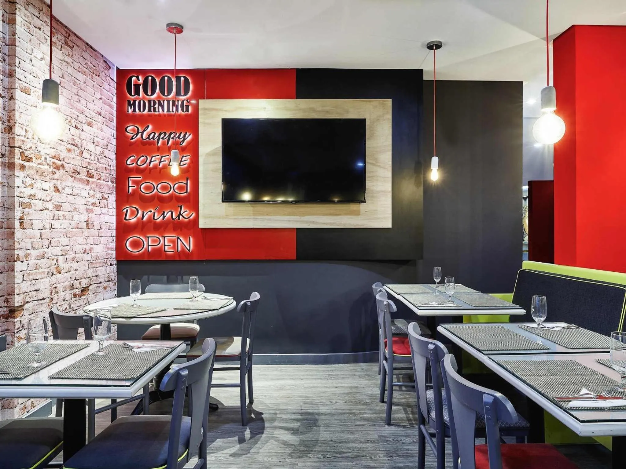 Restaurant/places to eat in ibis Taubate