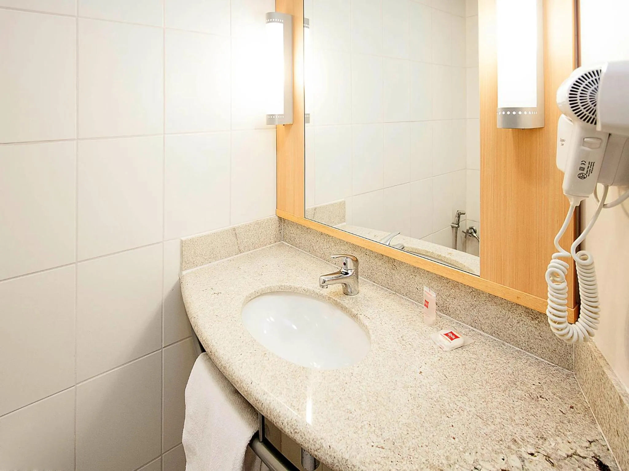 Bathroom in ibis Campo Grande