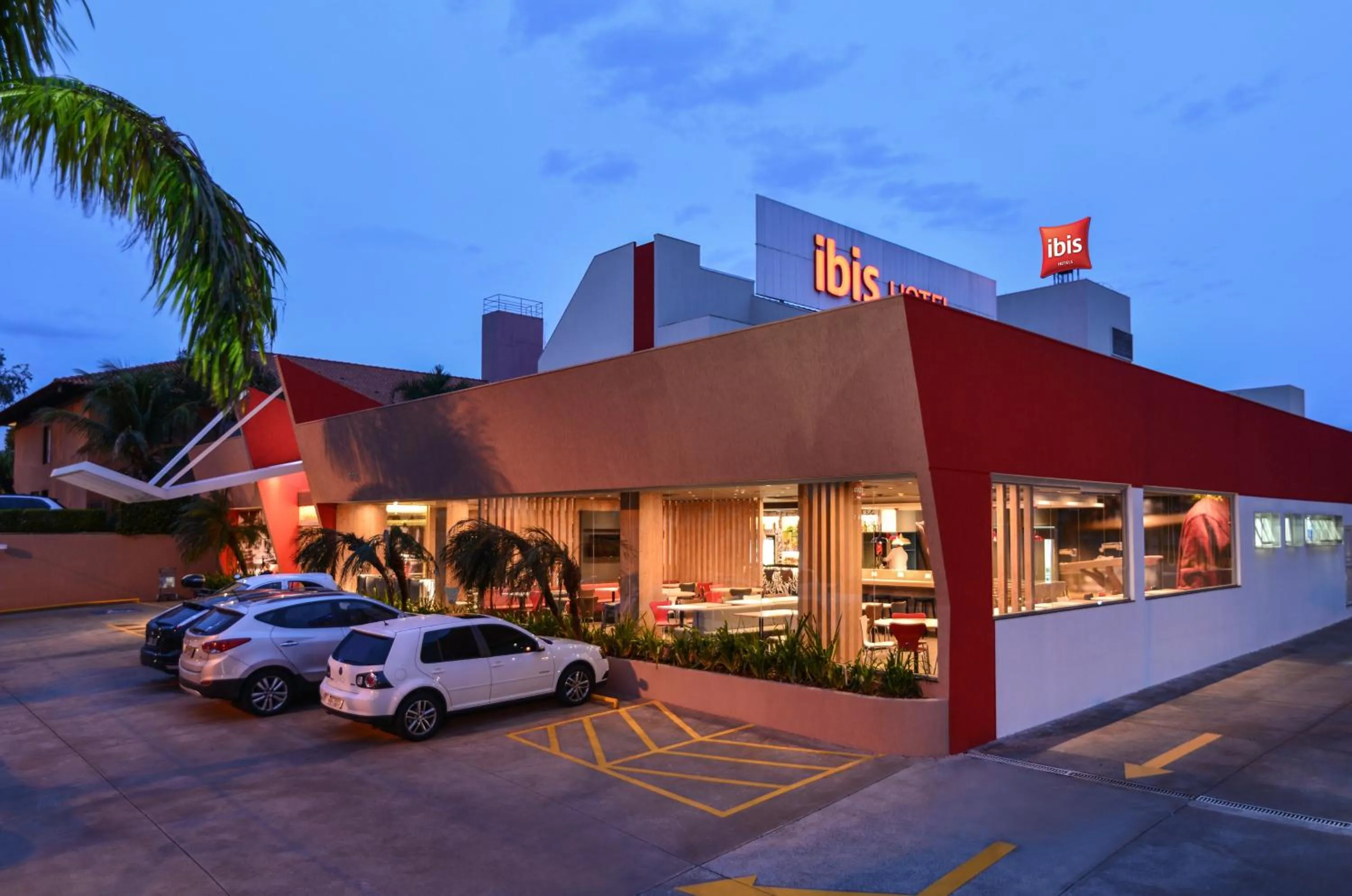 Facade/entrance in ibis Campo Grande