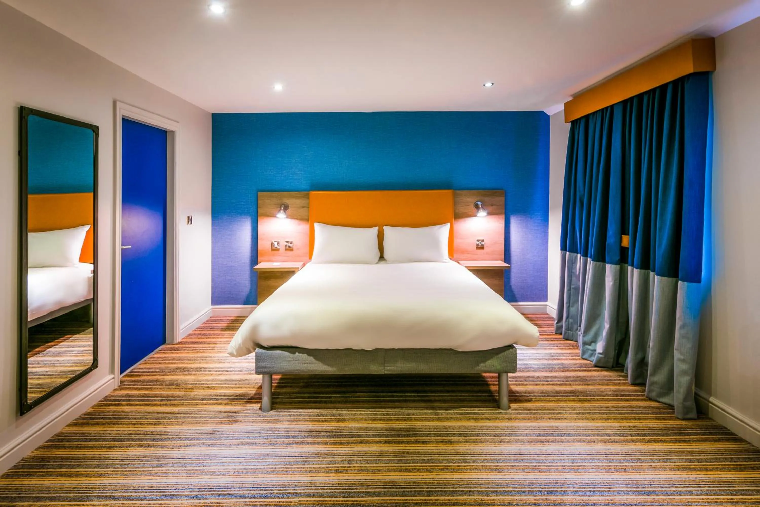 Bed in Ibis Styles Birmingham Hagley Road
