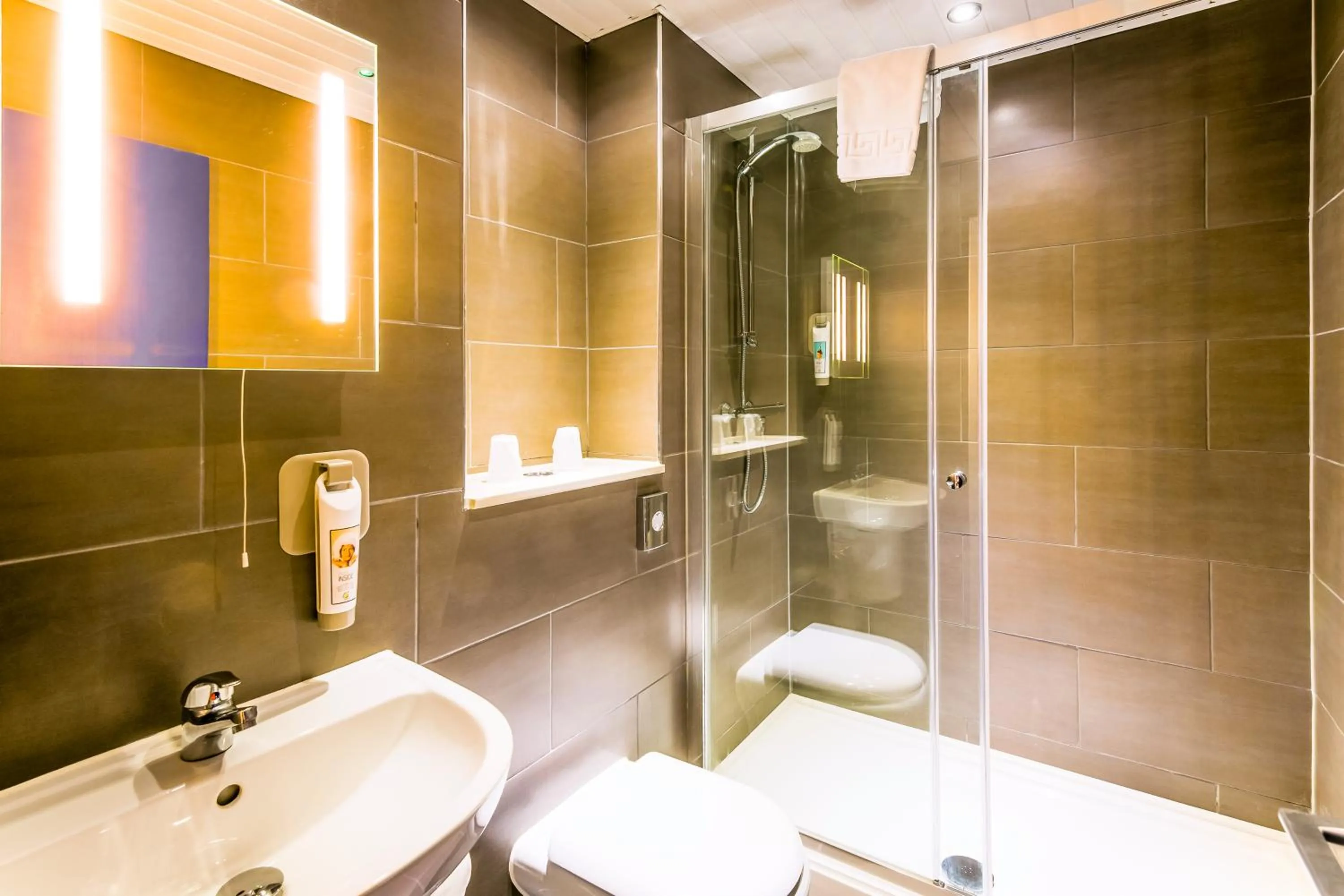 Bathroom in Ibis Styles Birmingham Hagley Road