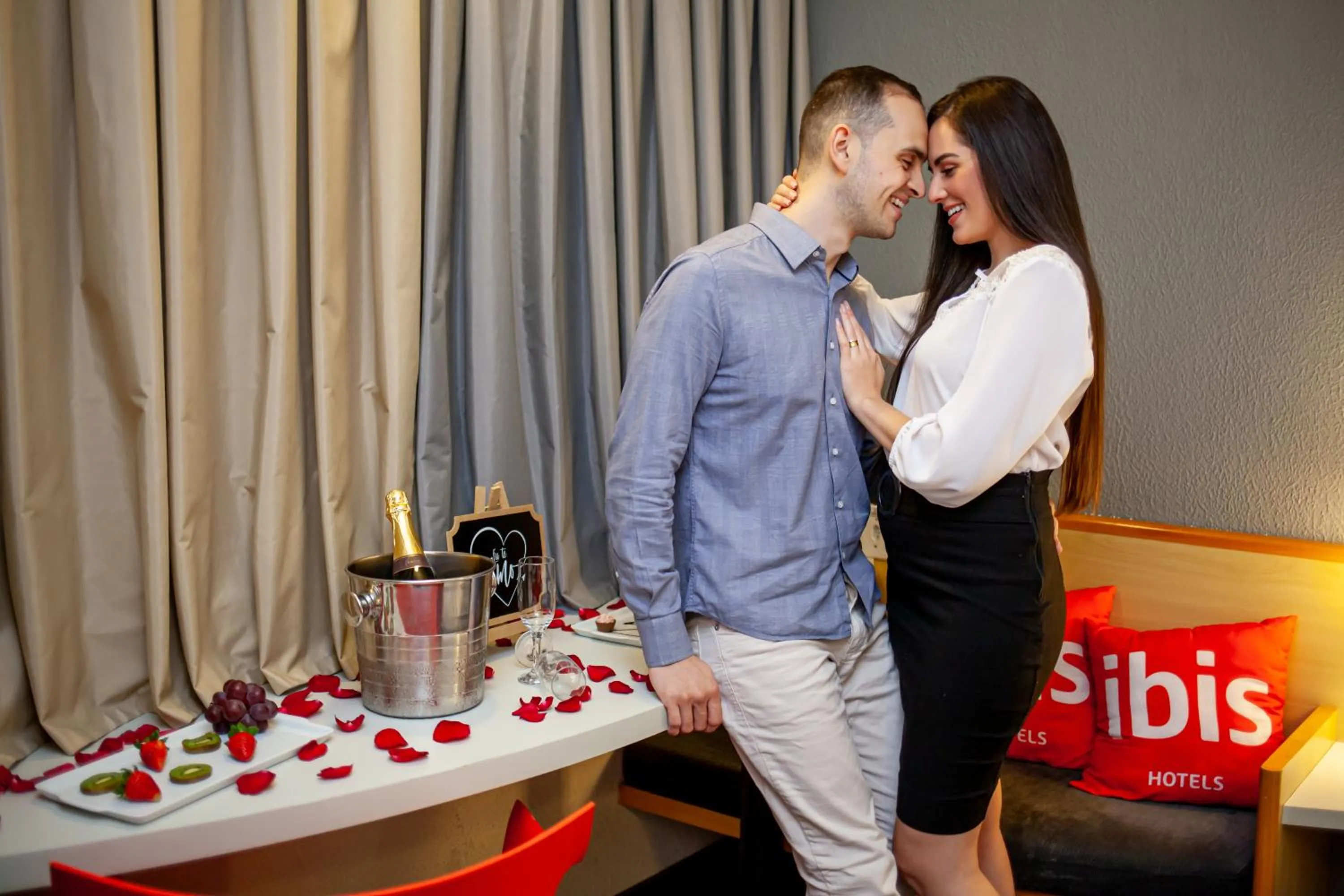 People in ibis Criciuma