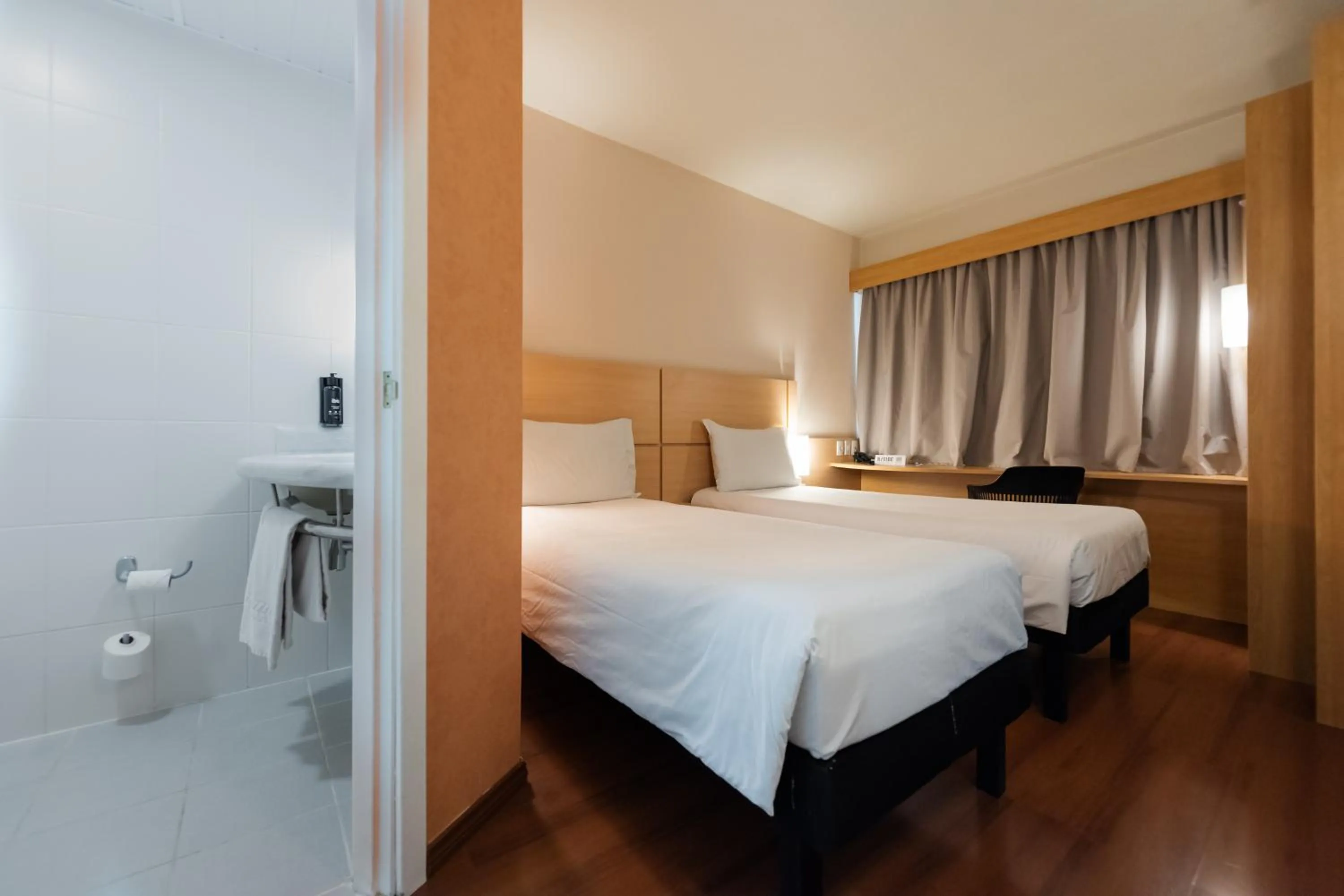 Bedroom, Bed in ibis Porto Alegre Moinhos de Vento