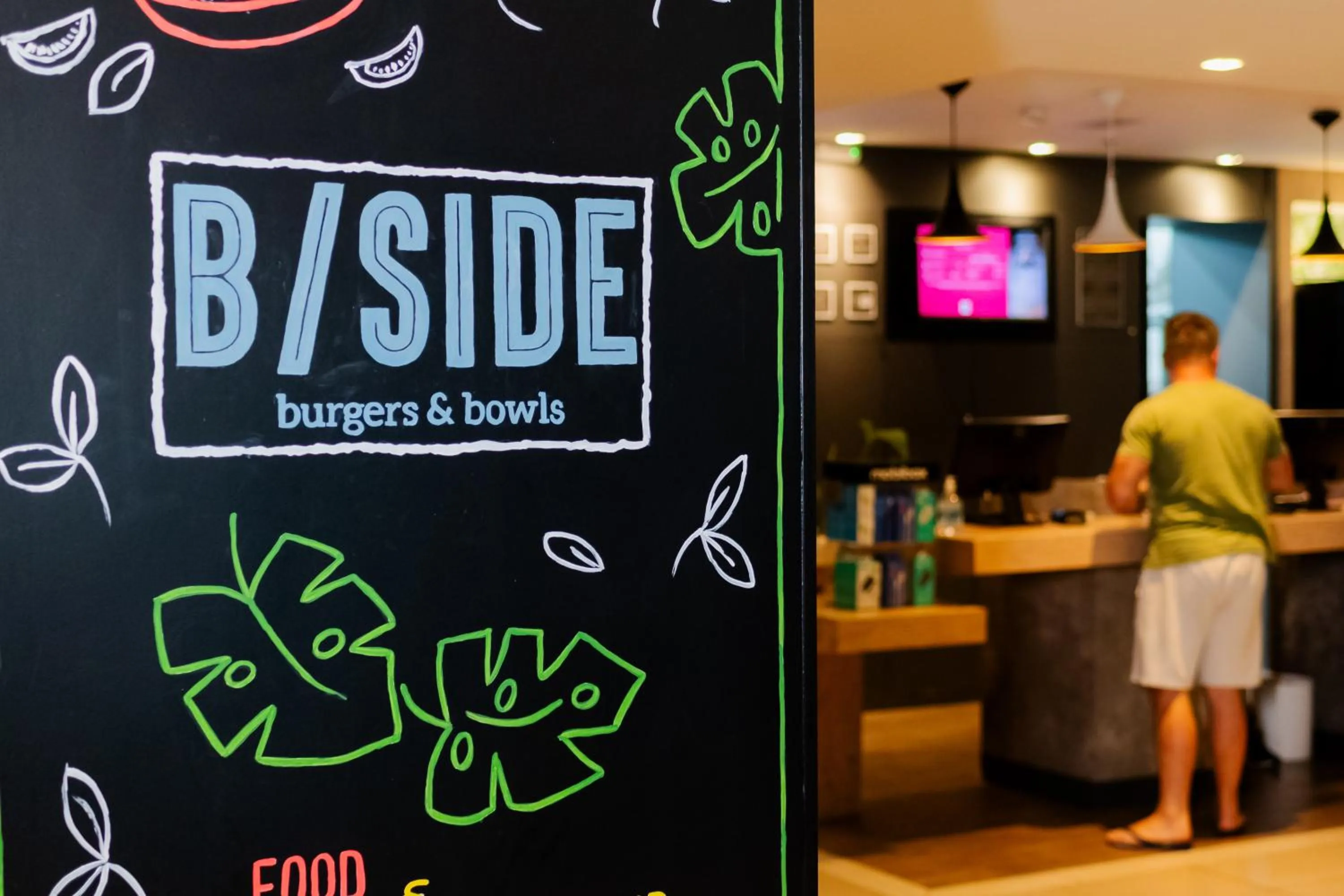 Restaurant/places to eat in ibis Porto Alegre Moinhos de Vento